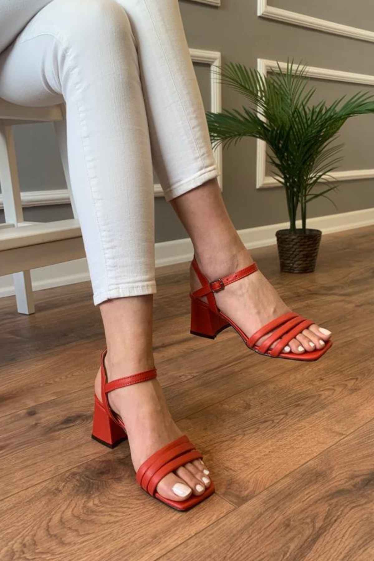 Sandra  Kırmızı  Bilekten Kemerli  Topuklu Sandalet  