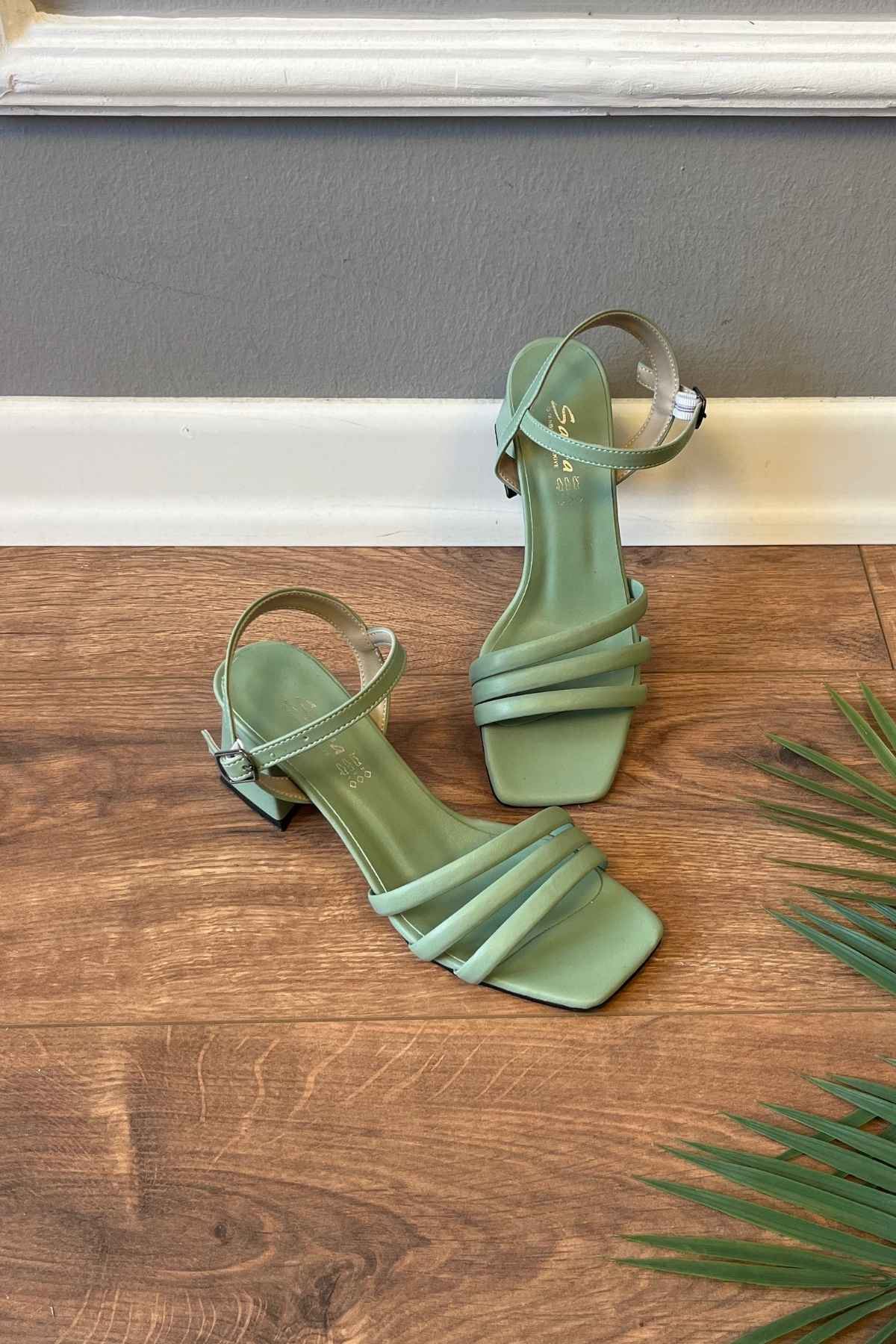Sandra   Mint Yeşili  Bilekten Kemerli  Topuklu Sandalet 