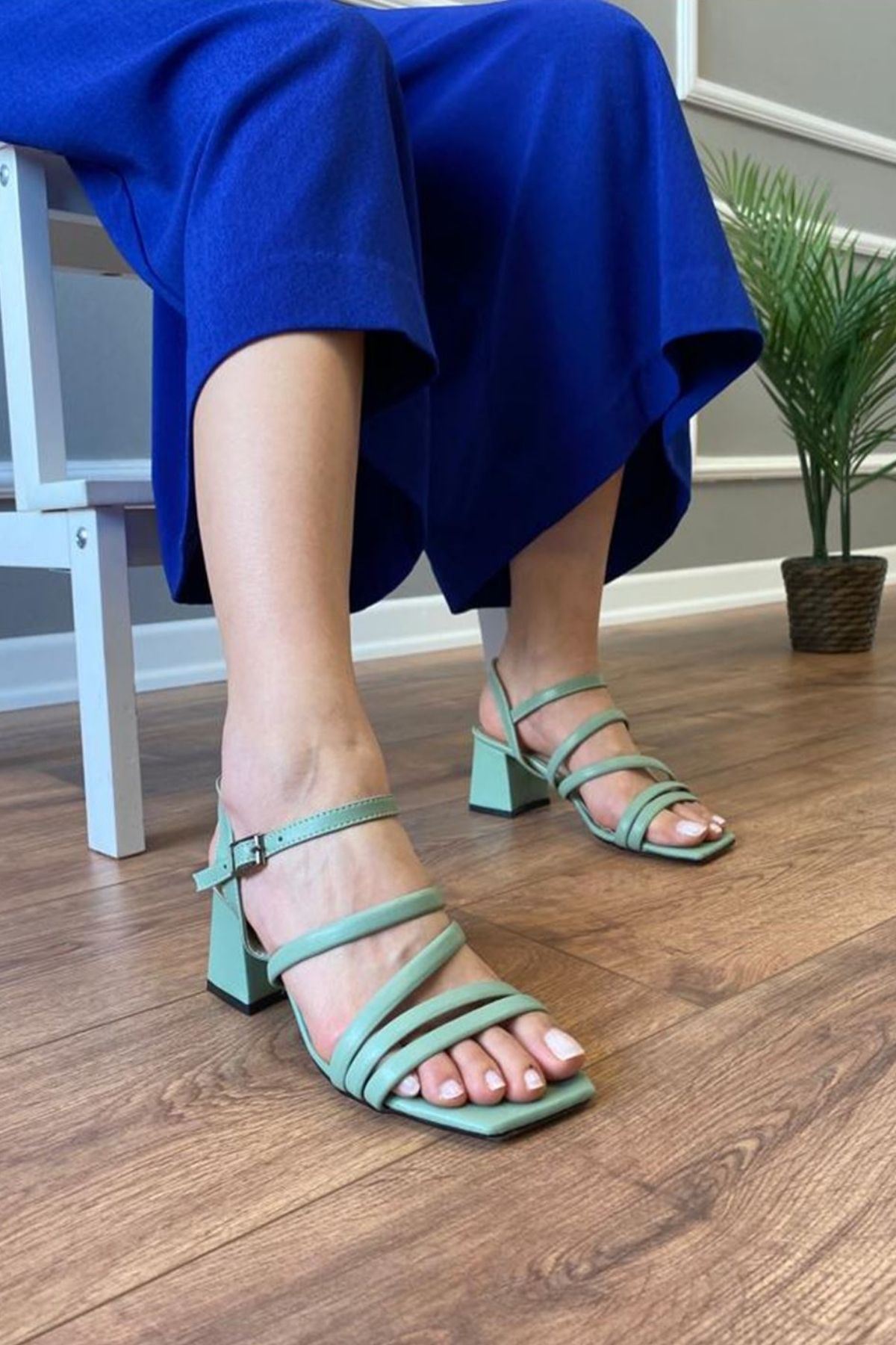 Norma Mint Yeşili  Bilekten Kemerli  Verev Bantlı  Topuklu Sandalet