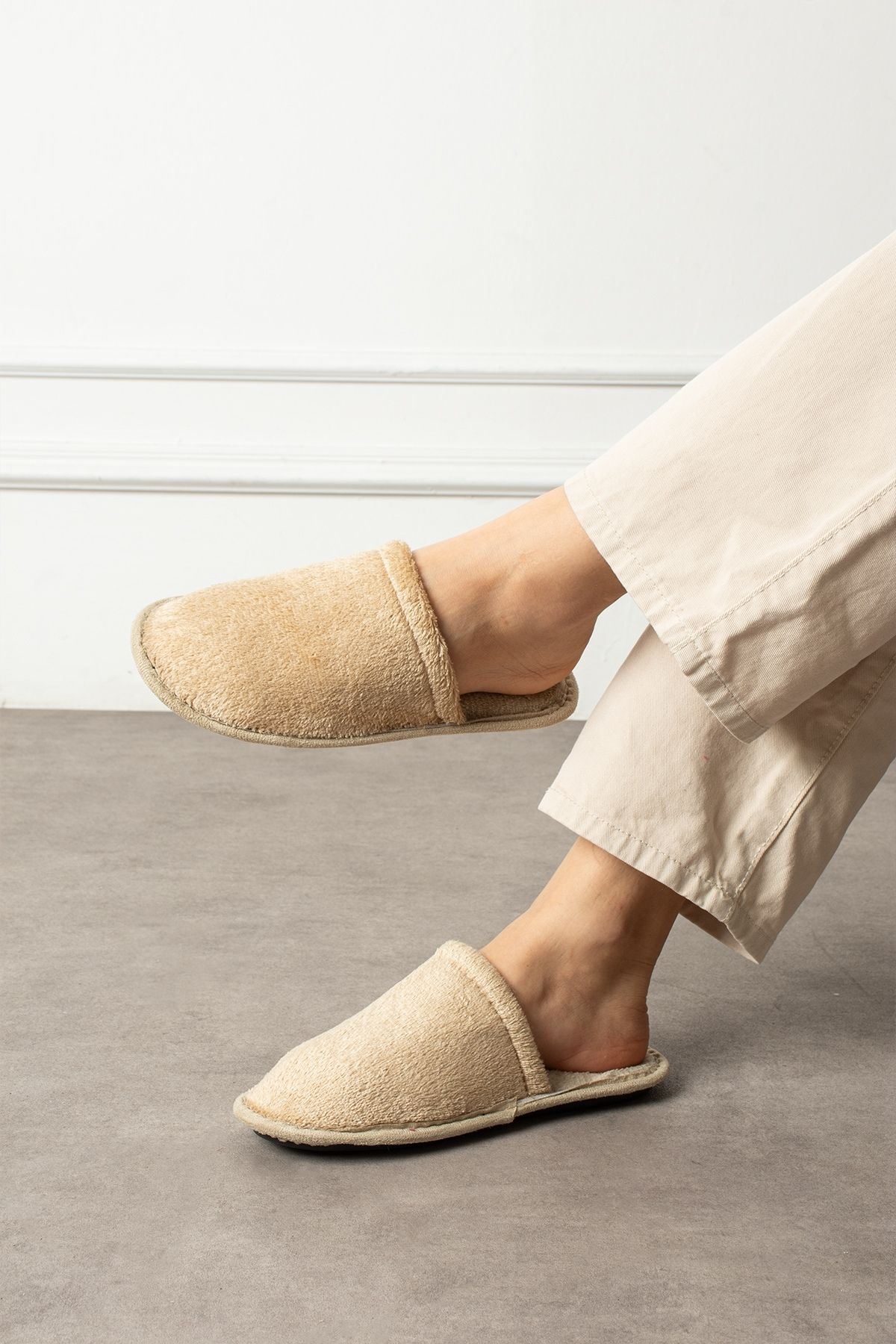 Velin Bej İçi Tüylü Önü Kapalı Ev Terliği