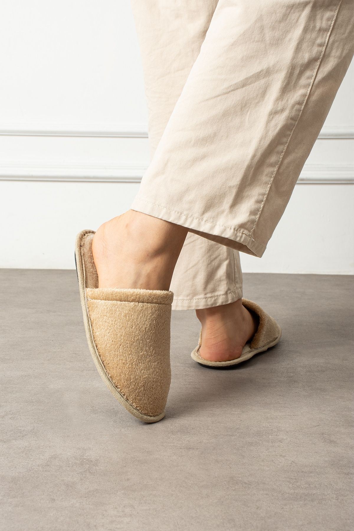 Velin Bej İçi Tüylü Önü Kapalı Ev Terliği