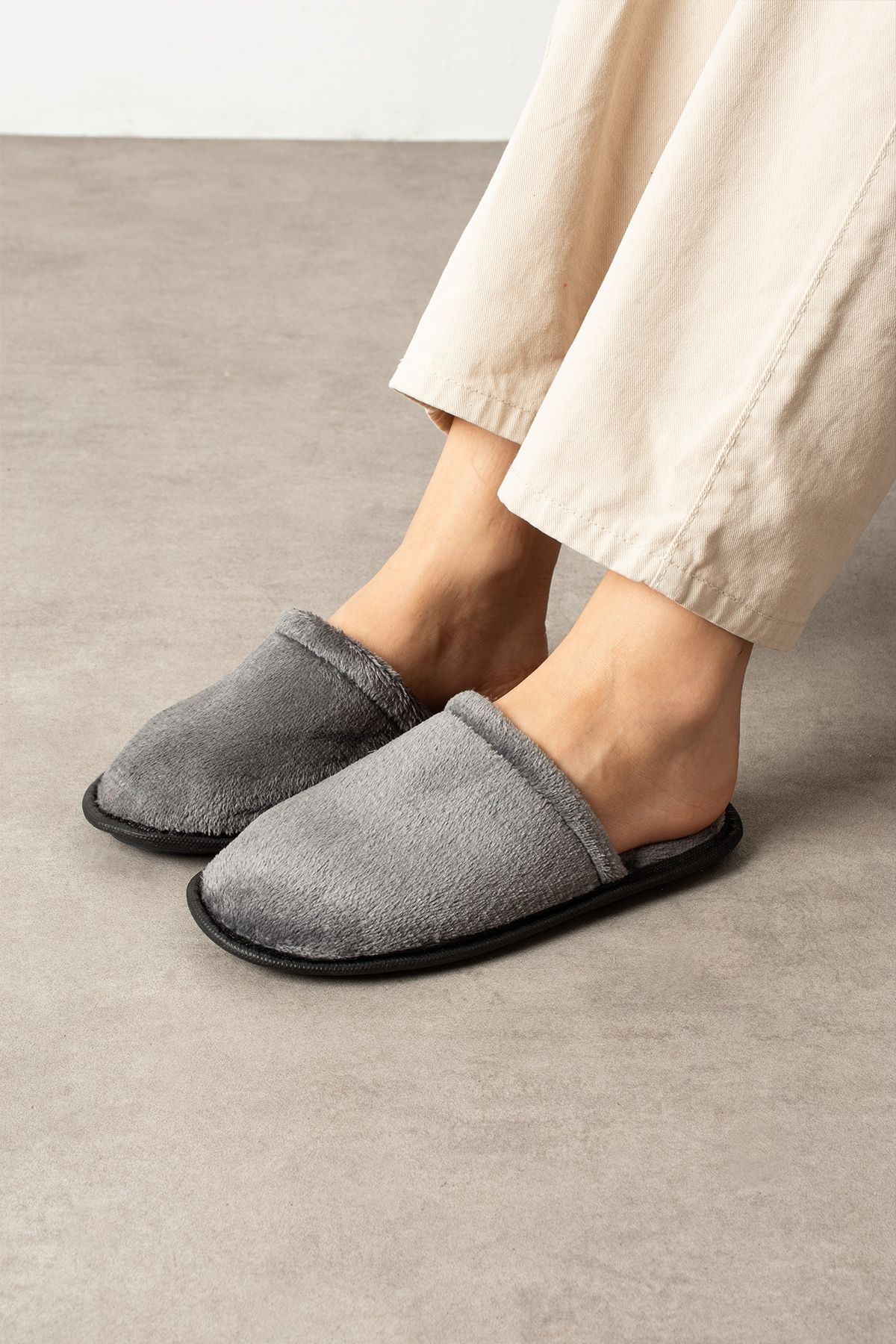 Velin Gri İçi Tüylü Önü Kapalı Ev Terliği