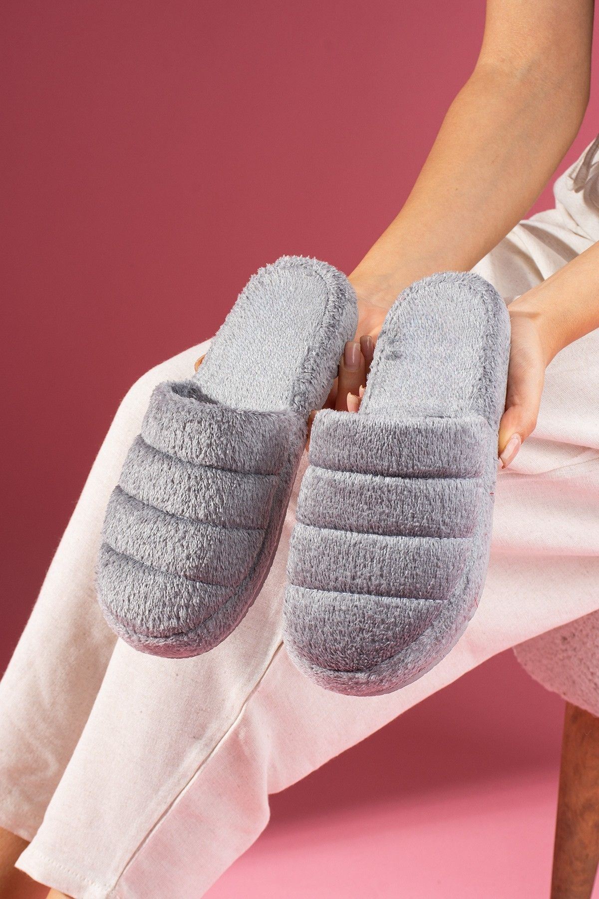 Bony Gri Önü Kapalı Sarma Tabanlı Ev Terliği