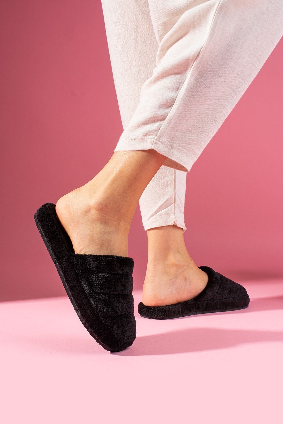 Bony Siyah Önü Kapalı Sarma Tabanlı Ev Terliği