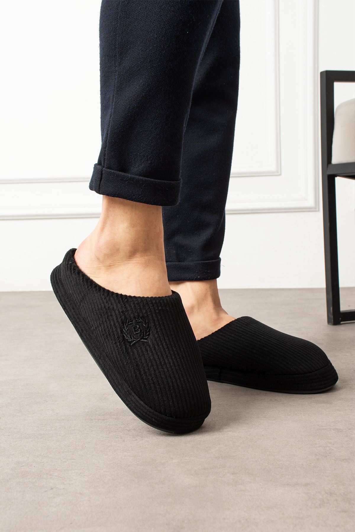 Atina Erkek Siyah Çizgi Şerit Desenli Önü Kapalı Ev Terliği 