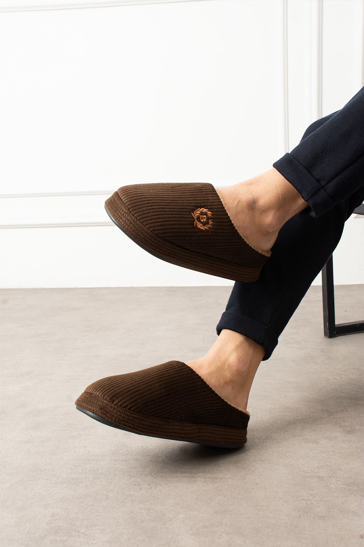 Atina Erkek  Kahve Rengi Gri Çizgi Şerit Desenli Önü Kapalı Ev Terliği  