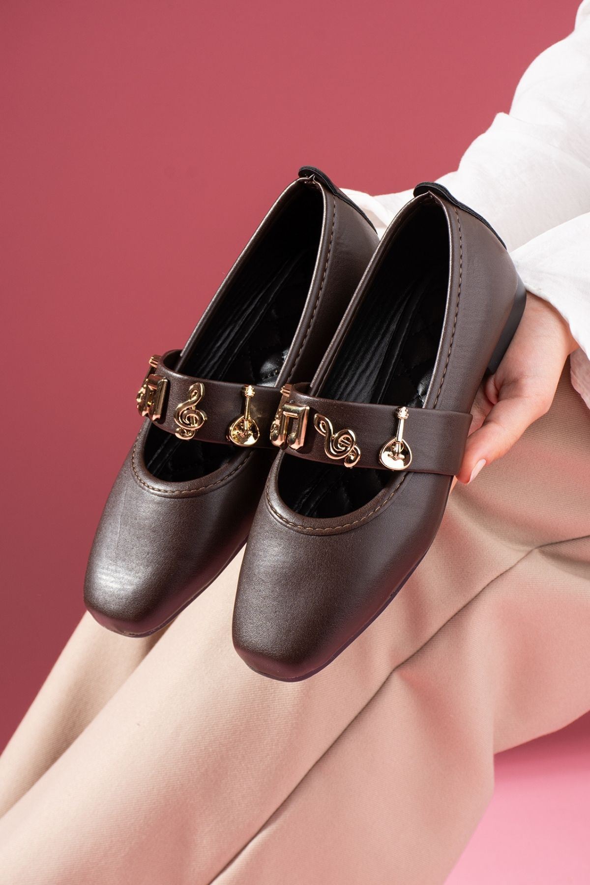 Melora Kahverengi Cilt Gold Nota Aksesuar Bantlı Babet