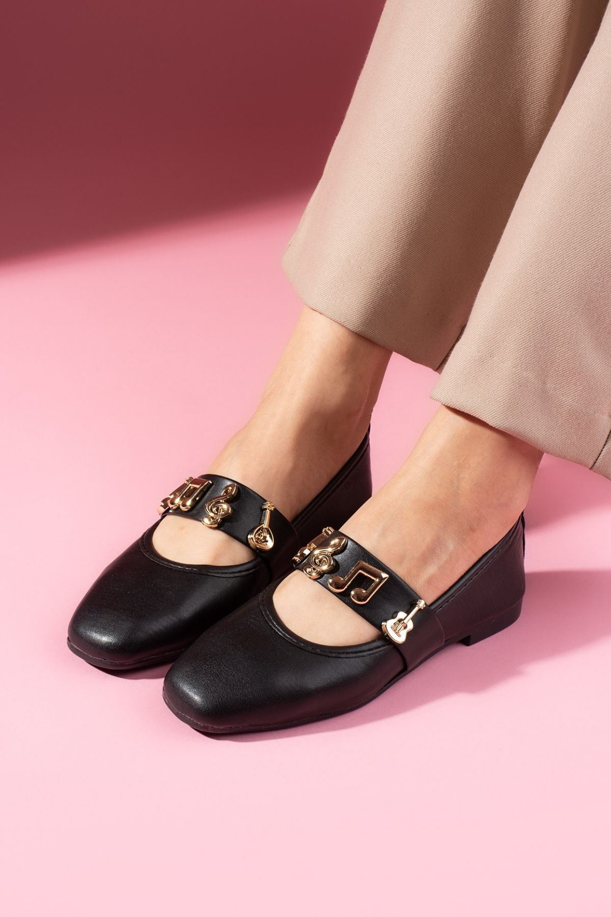 Melora Siyah Cilt Gold Nota Aksesuar Bantlı Babet