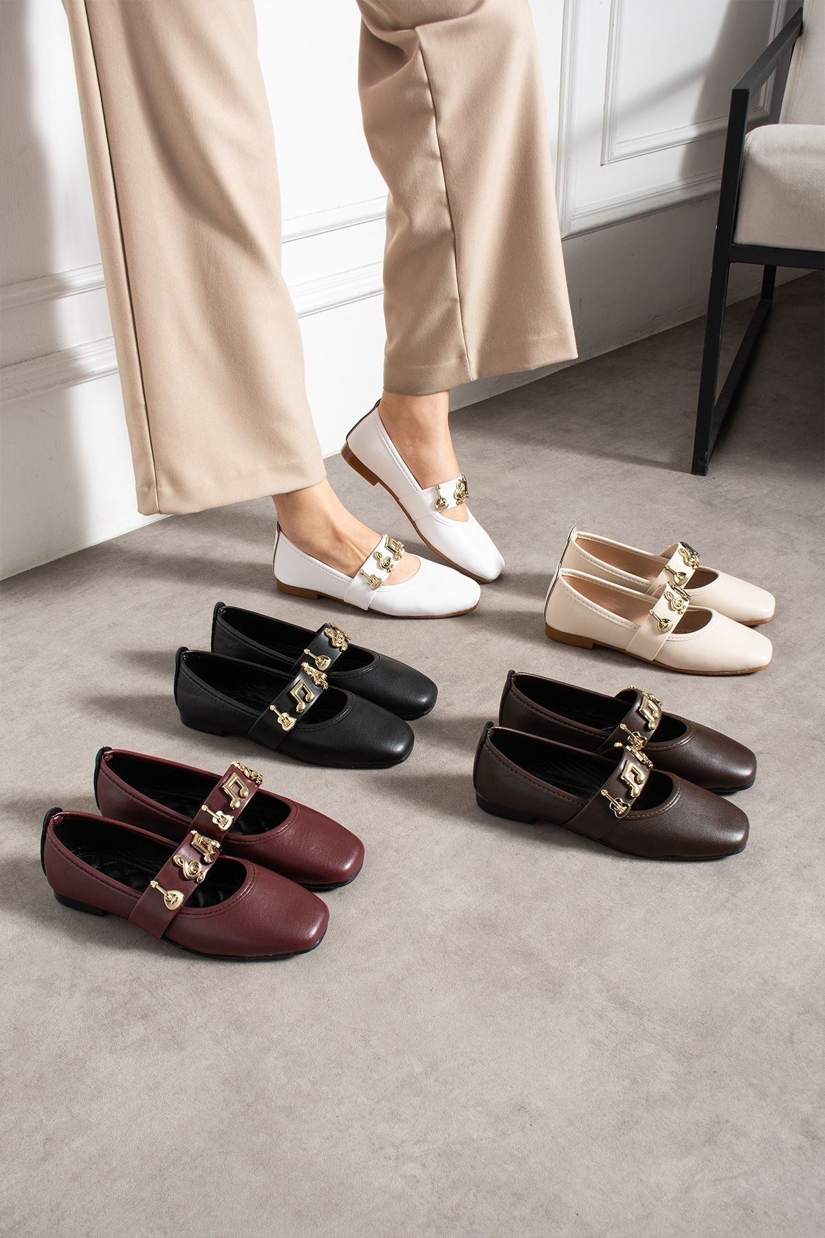 Melora Beyaz Cilt Gold Nota Aksesuar Bantlı Babet