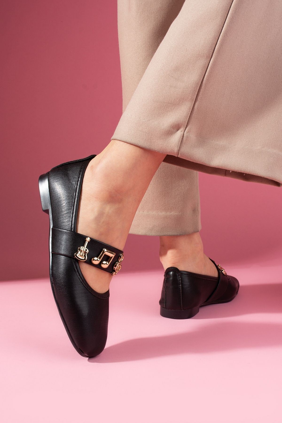 Melora Siyah Cilt Gold Nota Aksesuar Bantlı Babet