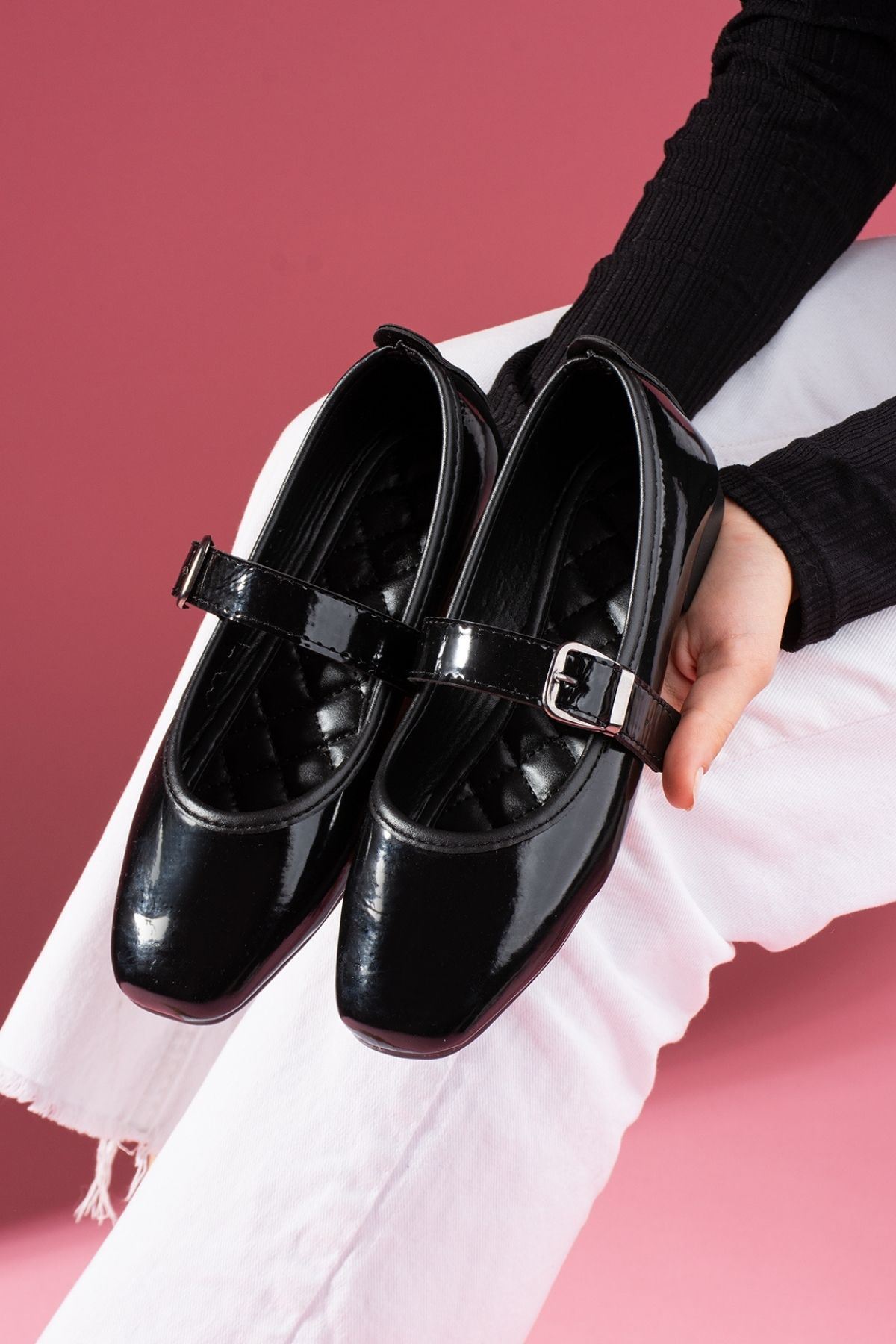 Lorena Siyah Rugan Gold Tokalı Kalın Bantlı Babet