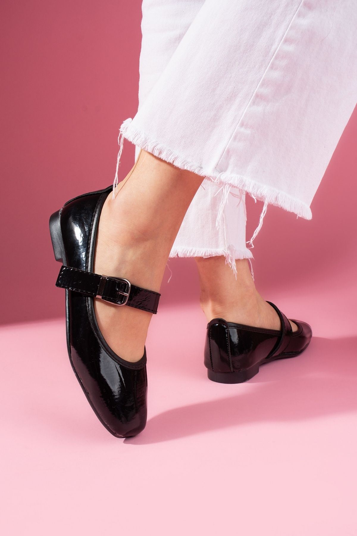 Lorena Siyah Rugan Gold Tokalı Kalın Bantlı Babet