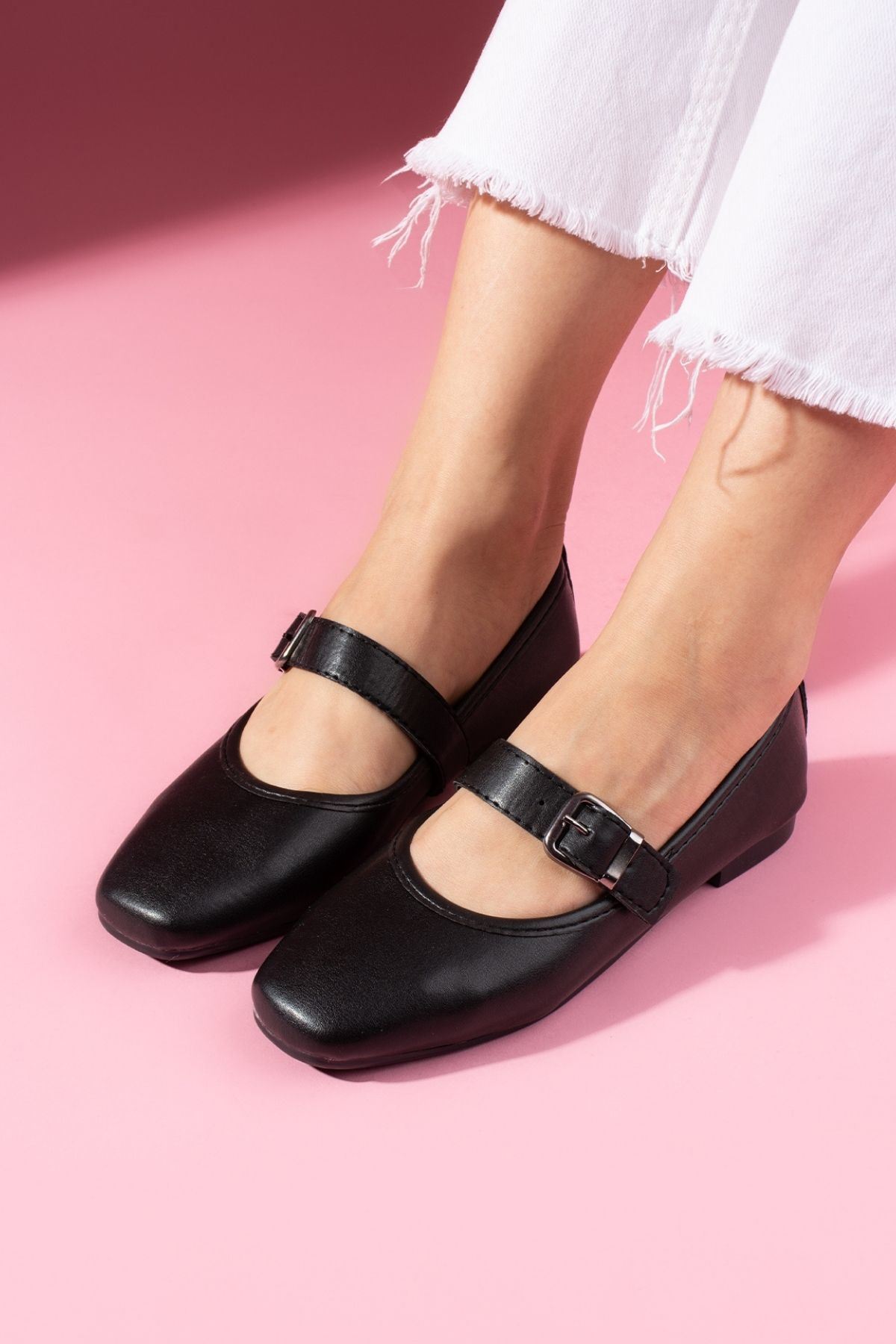 Lorena Siyah Cilt Gold Tokalı Kalın Bantlı Babet