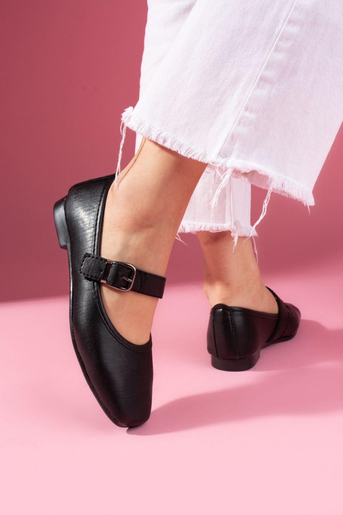 Lorena Siyah Cilt Gold Tokalı Kalın Bantlı Babet