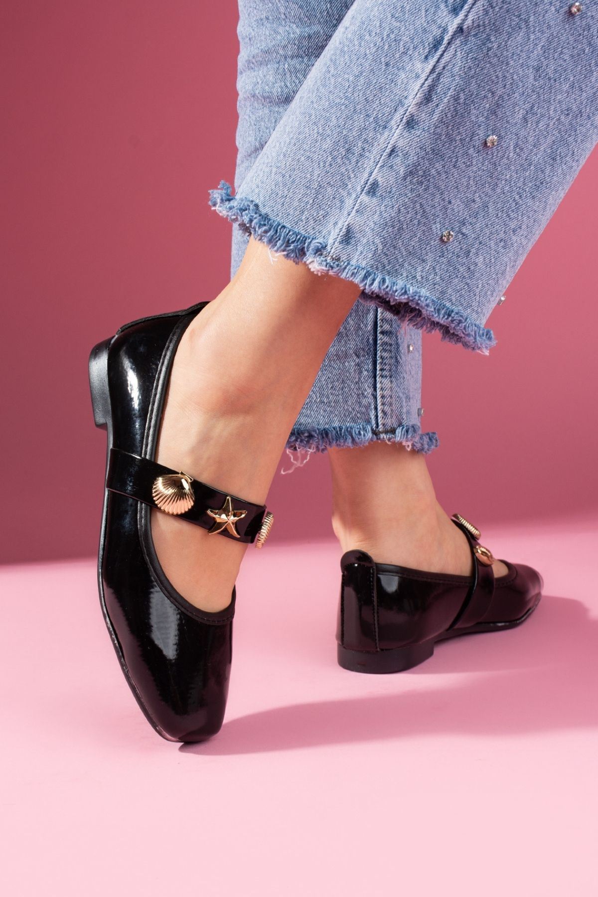 Marina Siyah Rugan Deniz Kabuğu Yıldız Aksesuar Bantlı Babet