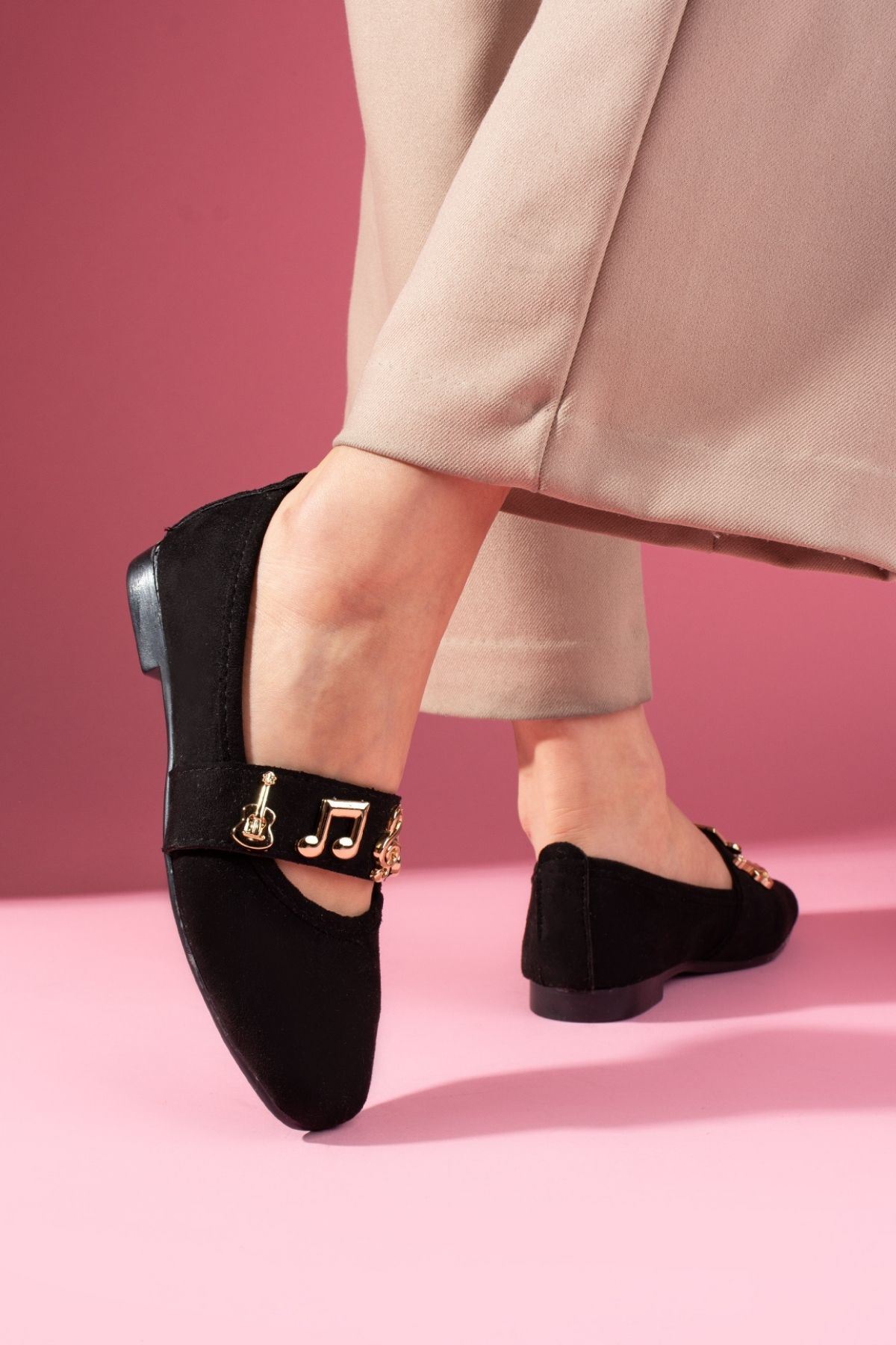 Melora Siyah Süet Gold Nota Aksesuar Bantlı Babet