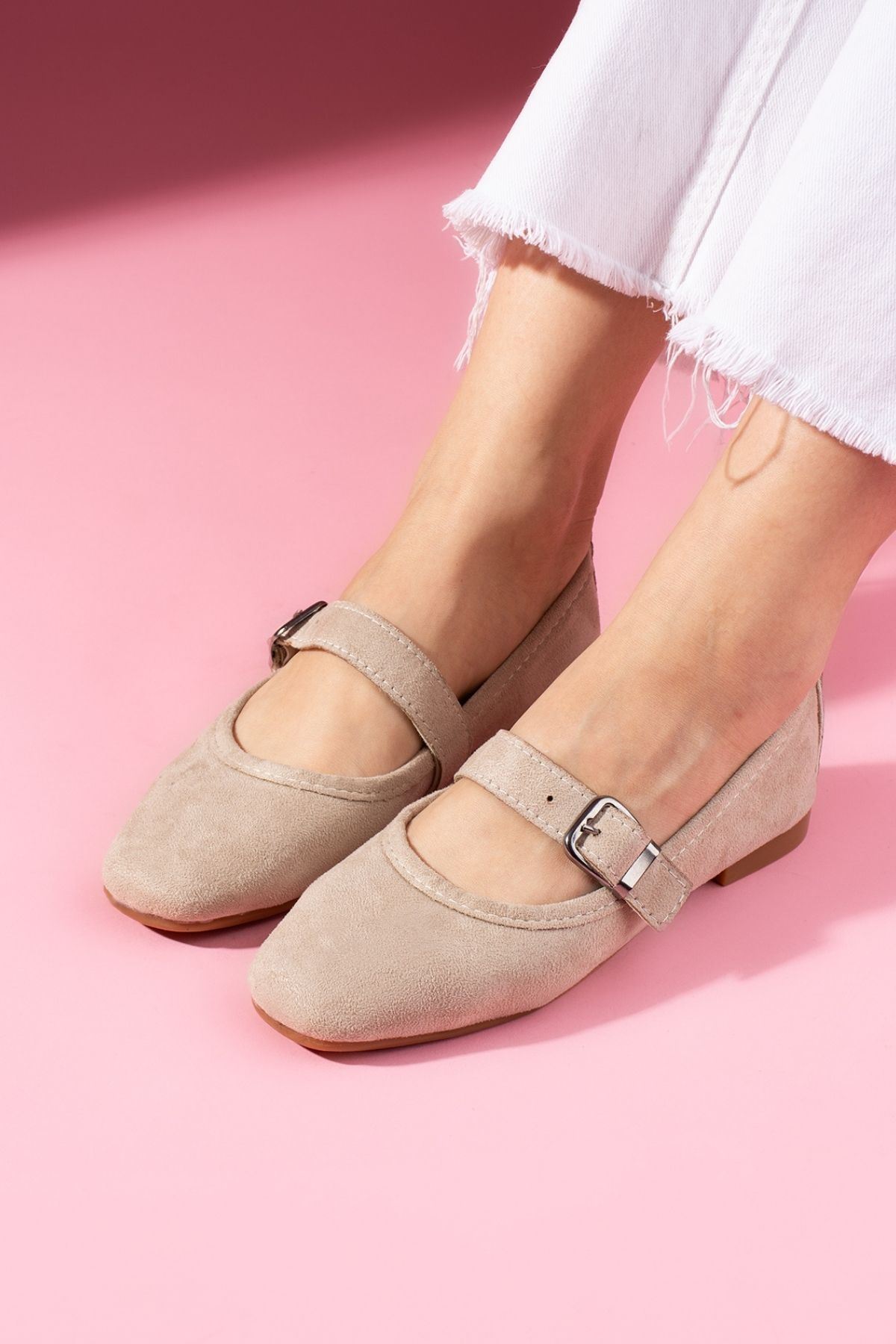 Lorena Bej Süet Gold Tokalı Kalın Bantlı Babet