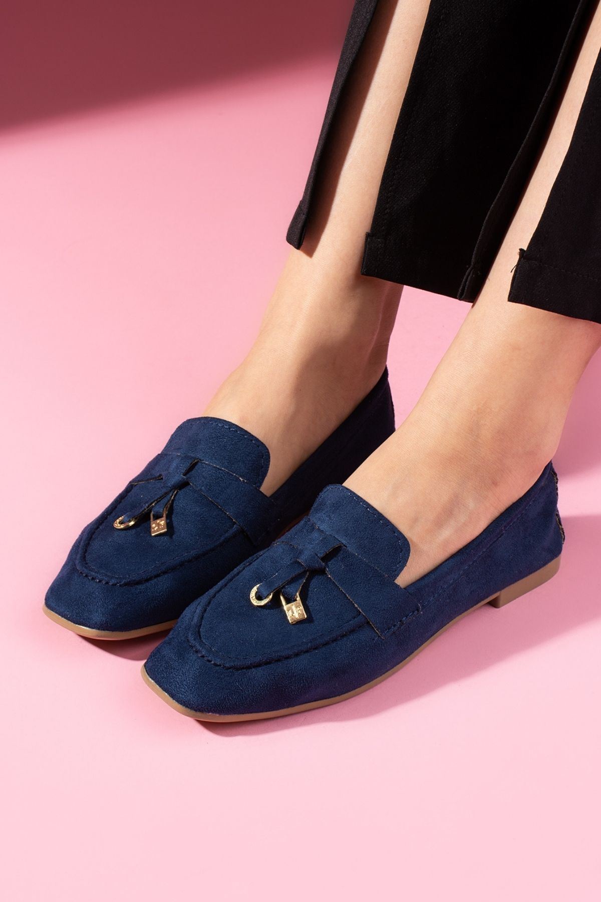 Viona Lacivert Süet Saraçlı Mini Fiyonk Aksesuarlı Loafer Babet