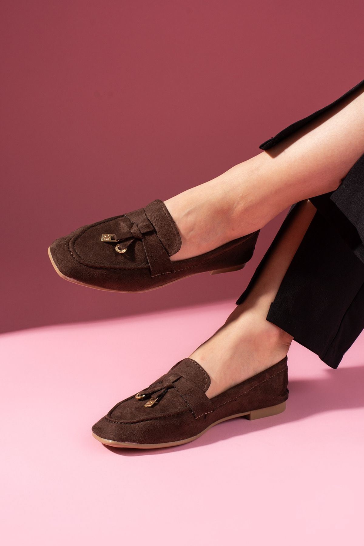 Viona Kahverengi Süet Saraçlı Mini Fiyonk Aksesuarlı Loafer Babet