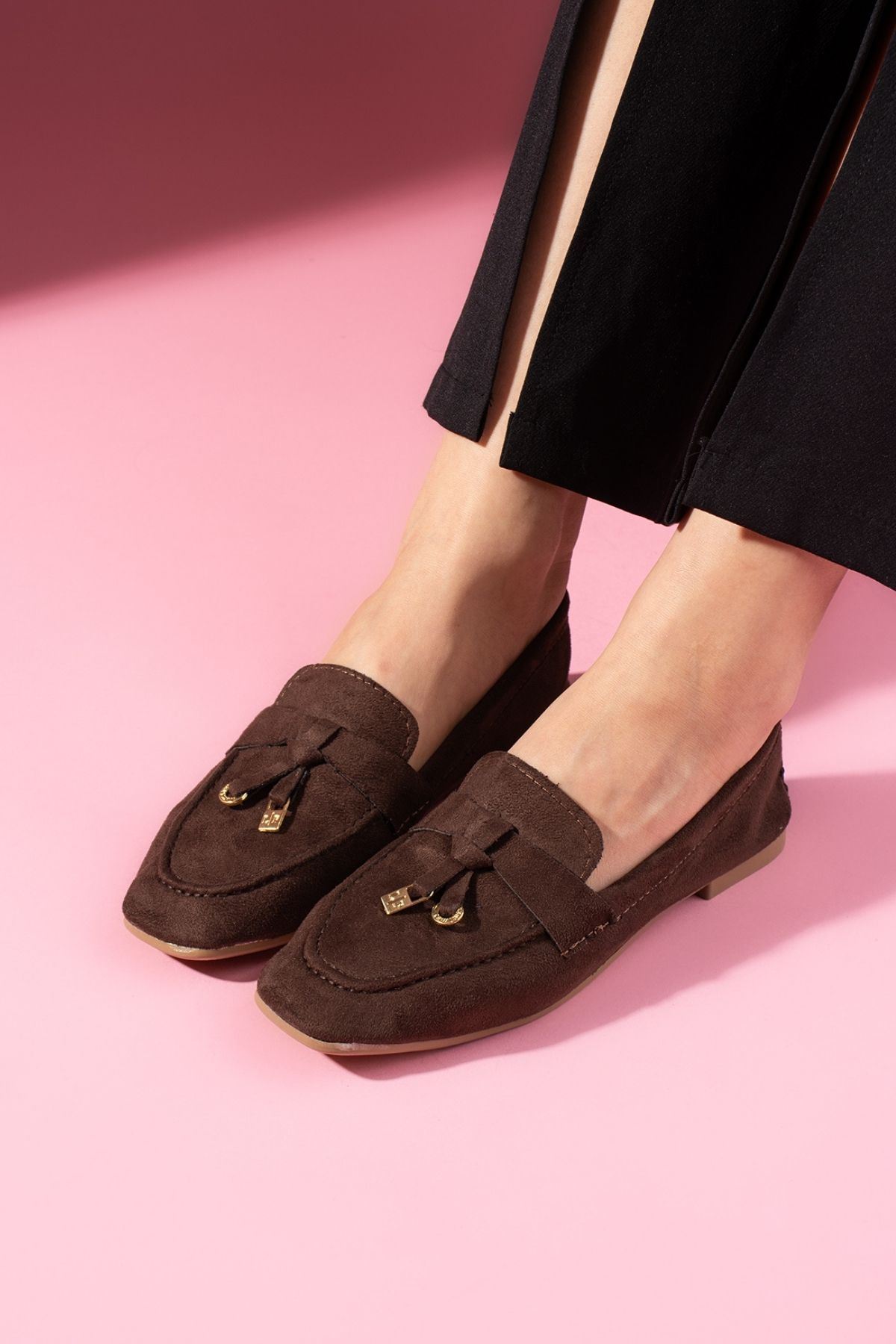 Viona Kahverengi Süet Saraçlı Mini Fiyonk Aksesuarlı Loafer Babet