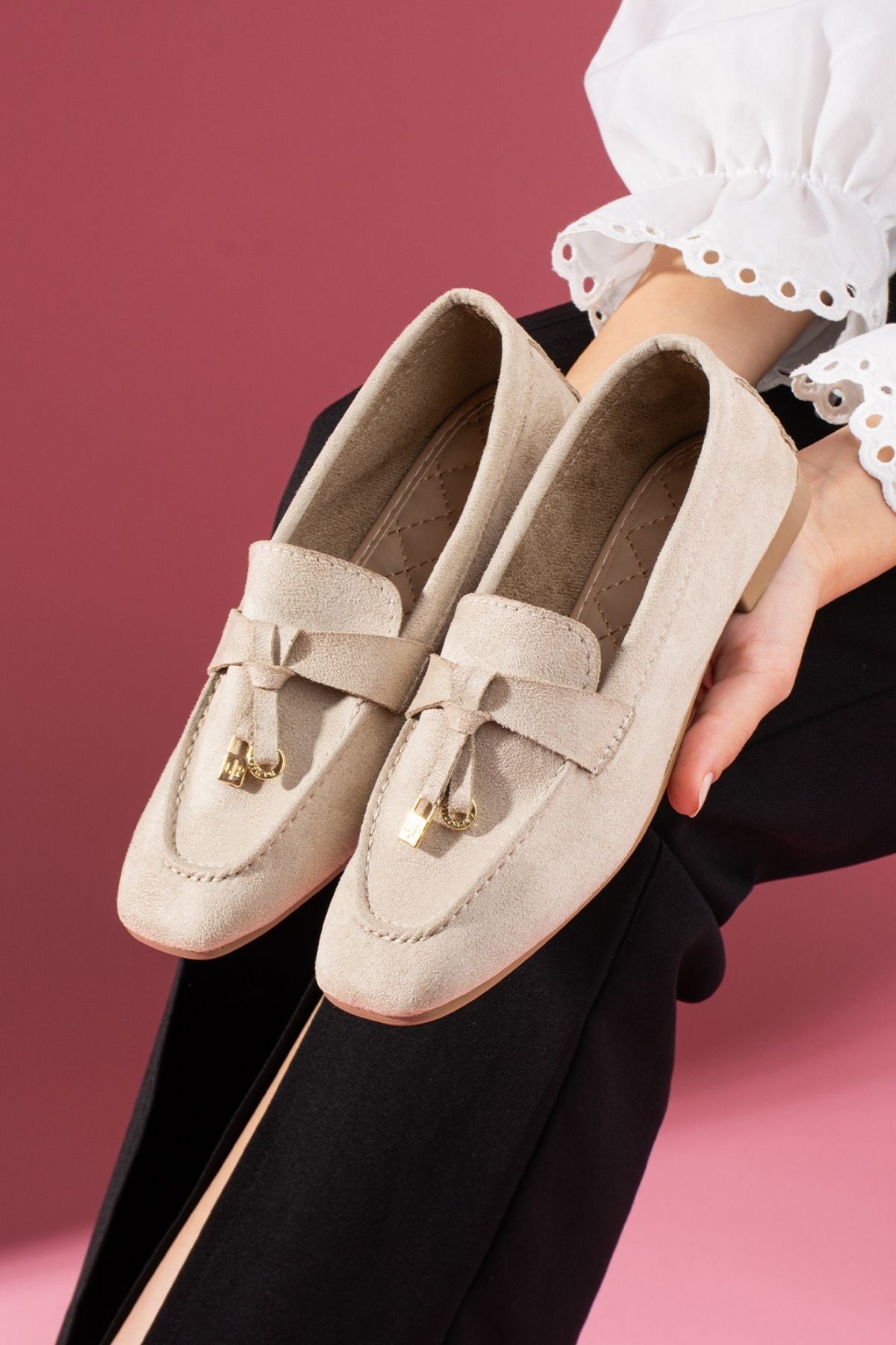 Viona Bej Süet Saraçlı Mini Fiyonk Aksesuarlı Loafer Babet