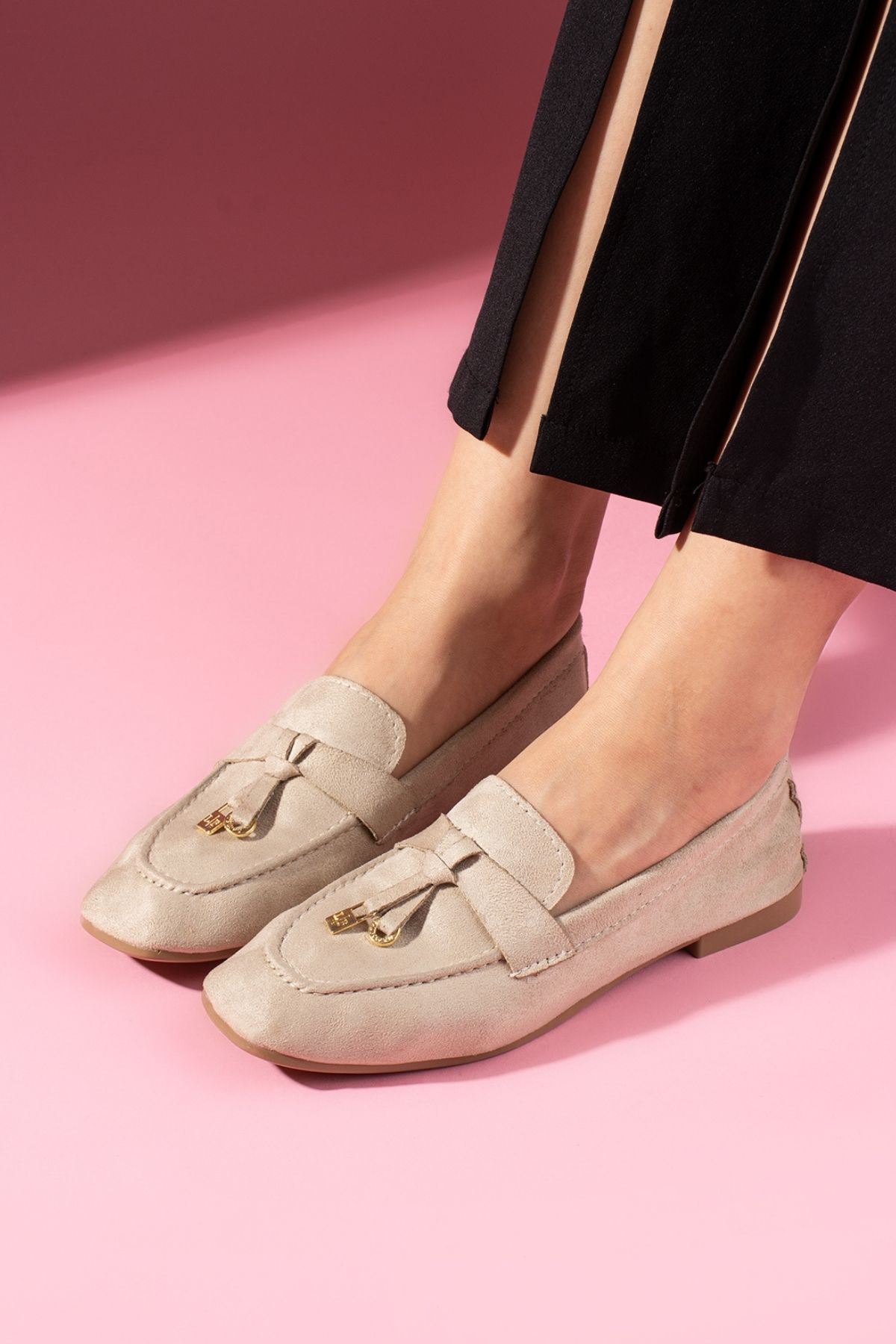 Viona Bej Süet Saraçlı Mini Fiyonk Aksesuarlı Loafer Babet