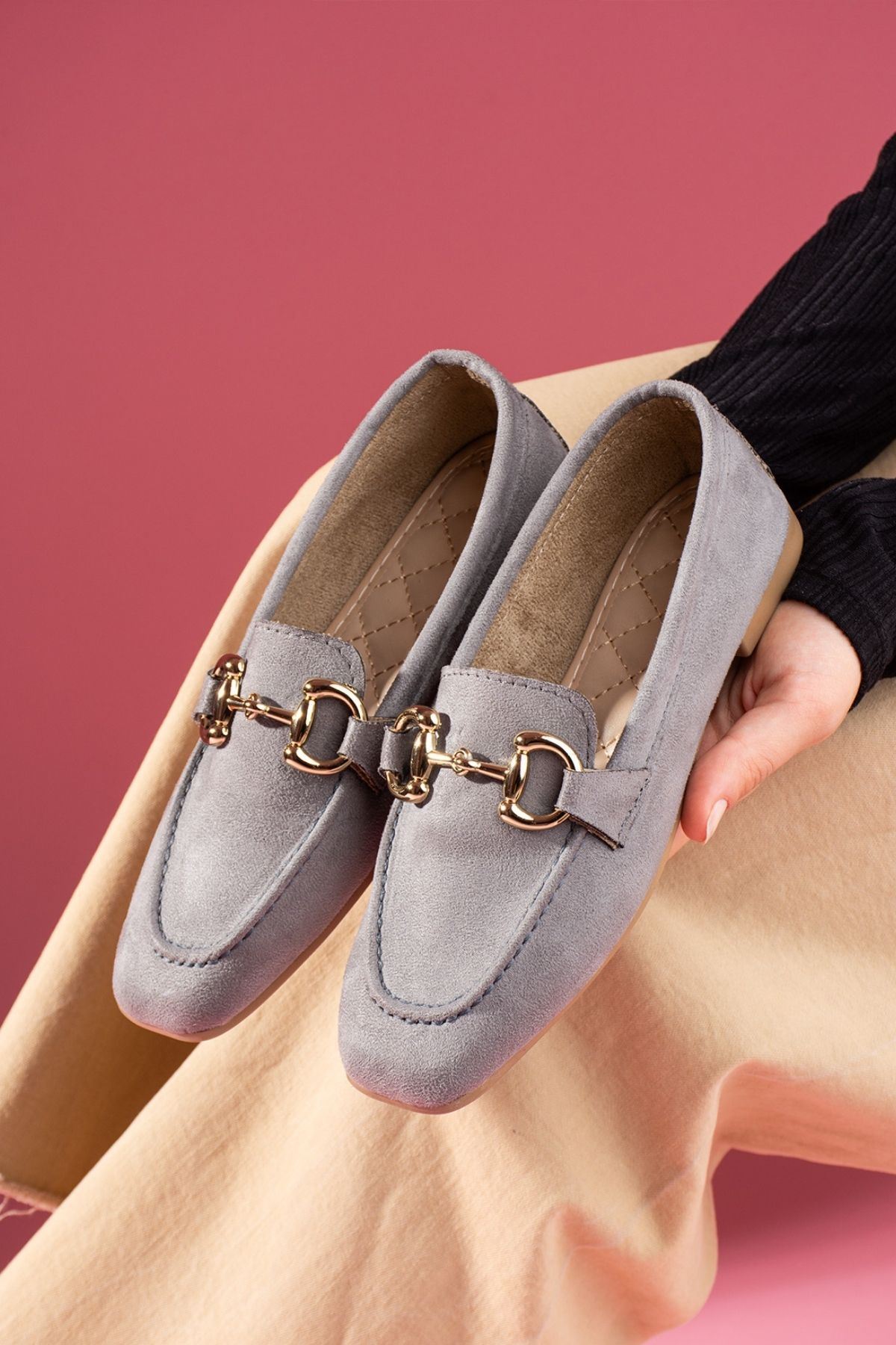 Arven Gri Süet Saraçlı Gold Tokalı Loafer Babet