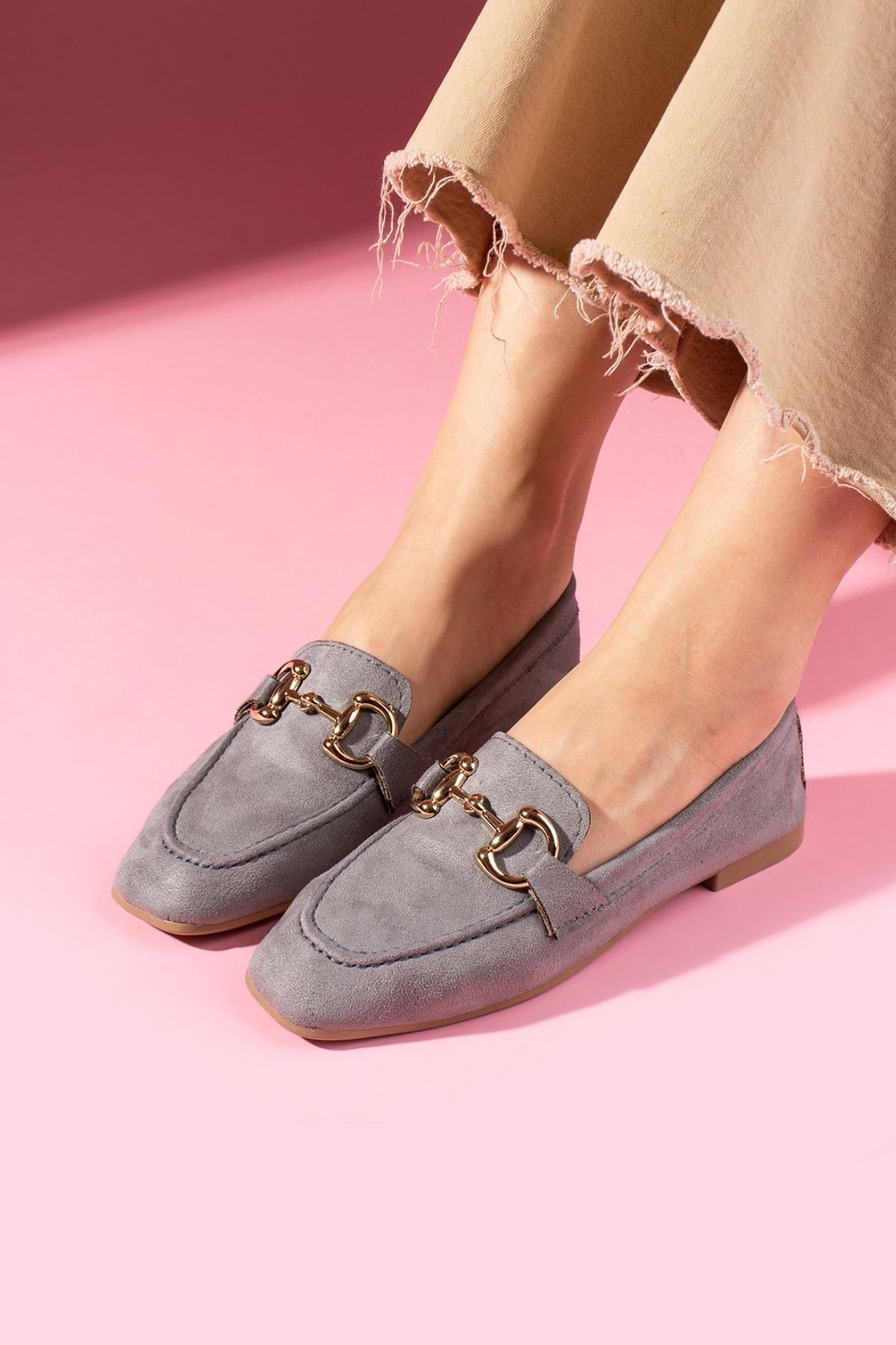 Arven Gri Süet Saraçlı Gold Tokalı Loafer Babet