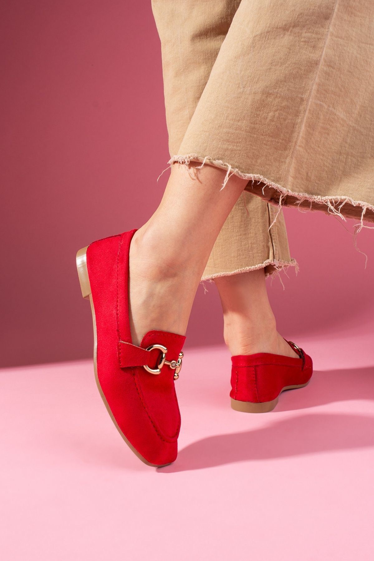 Arven Kırmızı Süet Saraçlı Gold Tokalı Loafer Babet