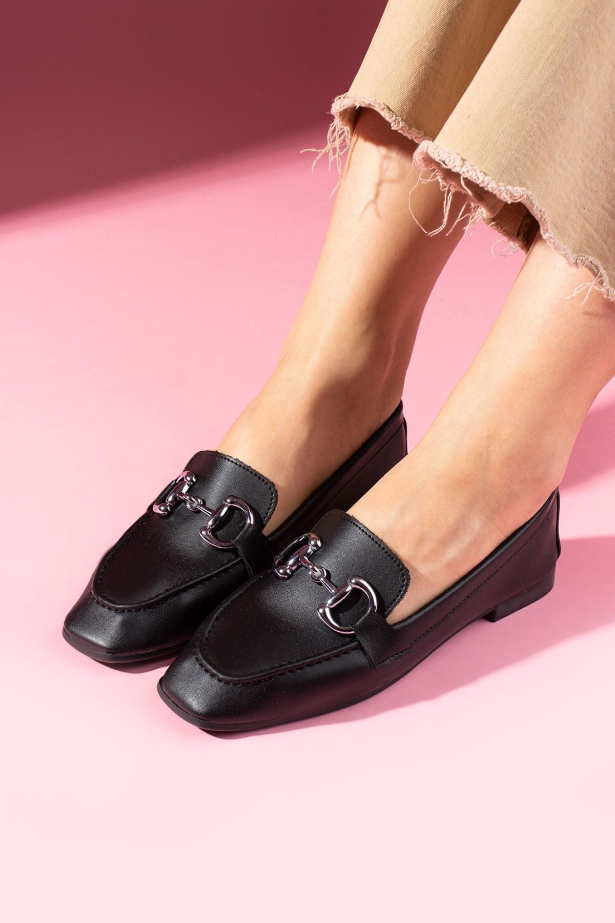 Arven Siyah Cilt Saraçlı Tokalı Loafer Babet