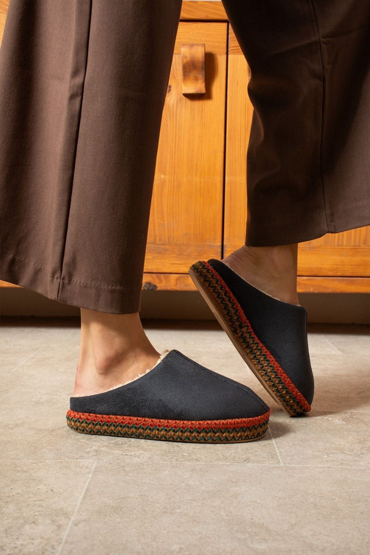 Raffy Antrasit Süet Dikiş Detaylı Yarı Kapalı Sessiz Kaymaz Şerit Kaplamalı Thermo Taban Ev Terliği