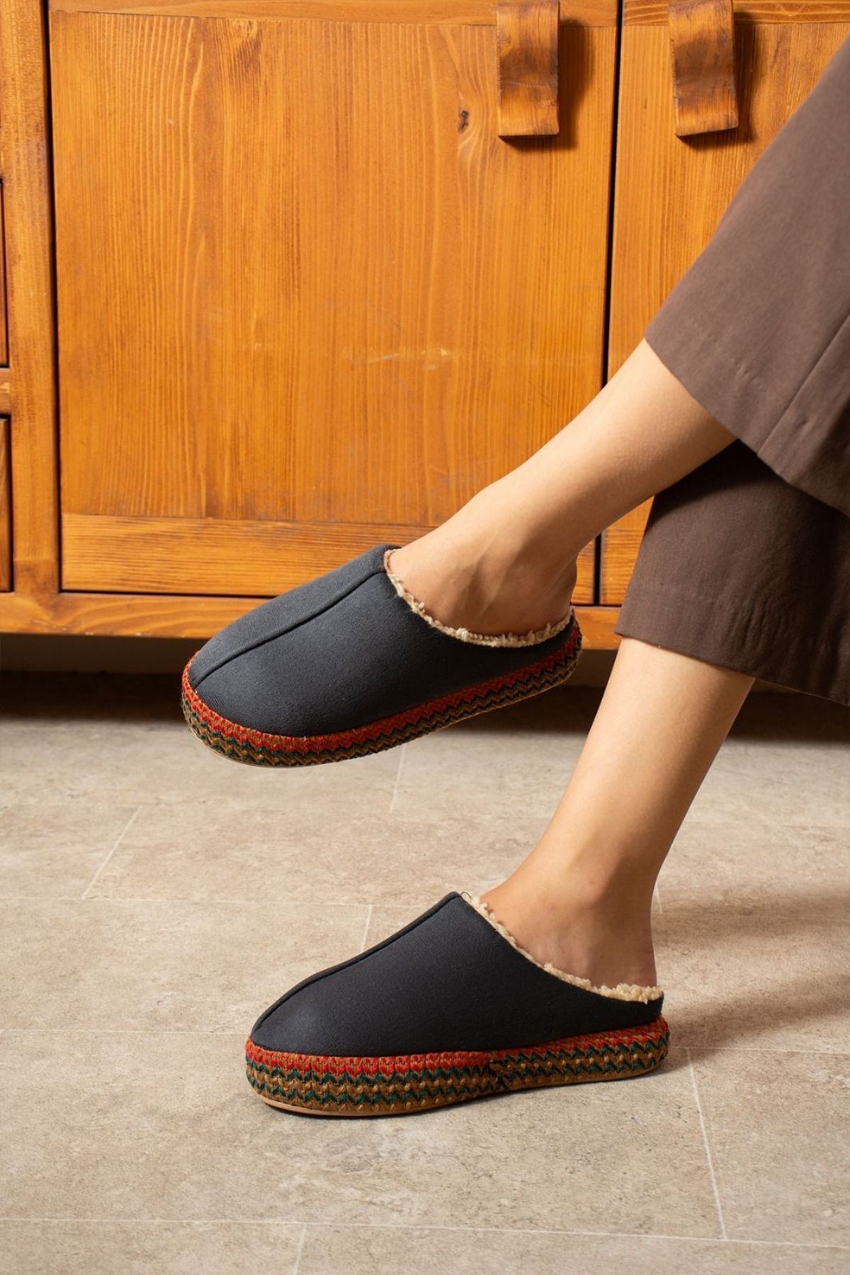 Raffy Antrasit Süet Dikiş Detaylı Yarı Kapalı Sessiz Kaymaz Şerit Kaplamalı Thermo Taban Ev Terliği