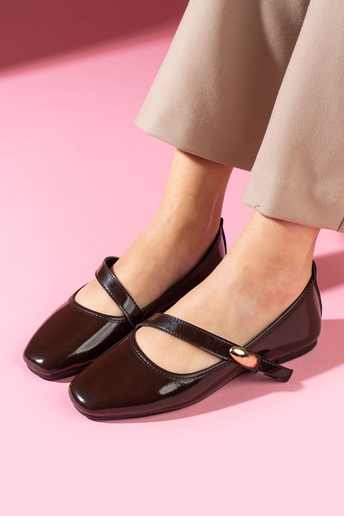 Olivia Kahverengi Rugan Gold Damla Aksesuarlı İnce Bantlı Babet