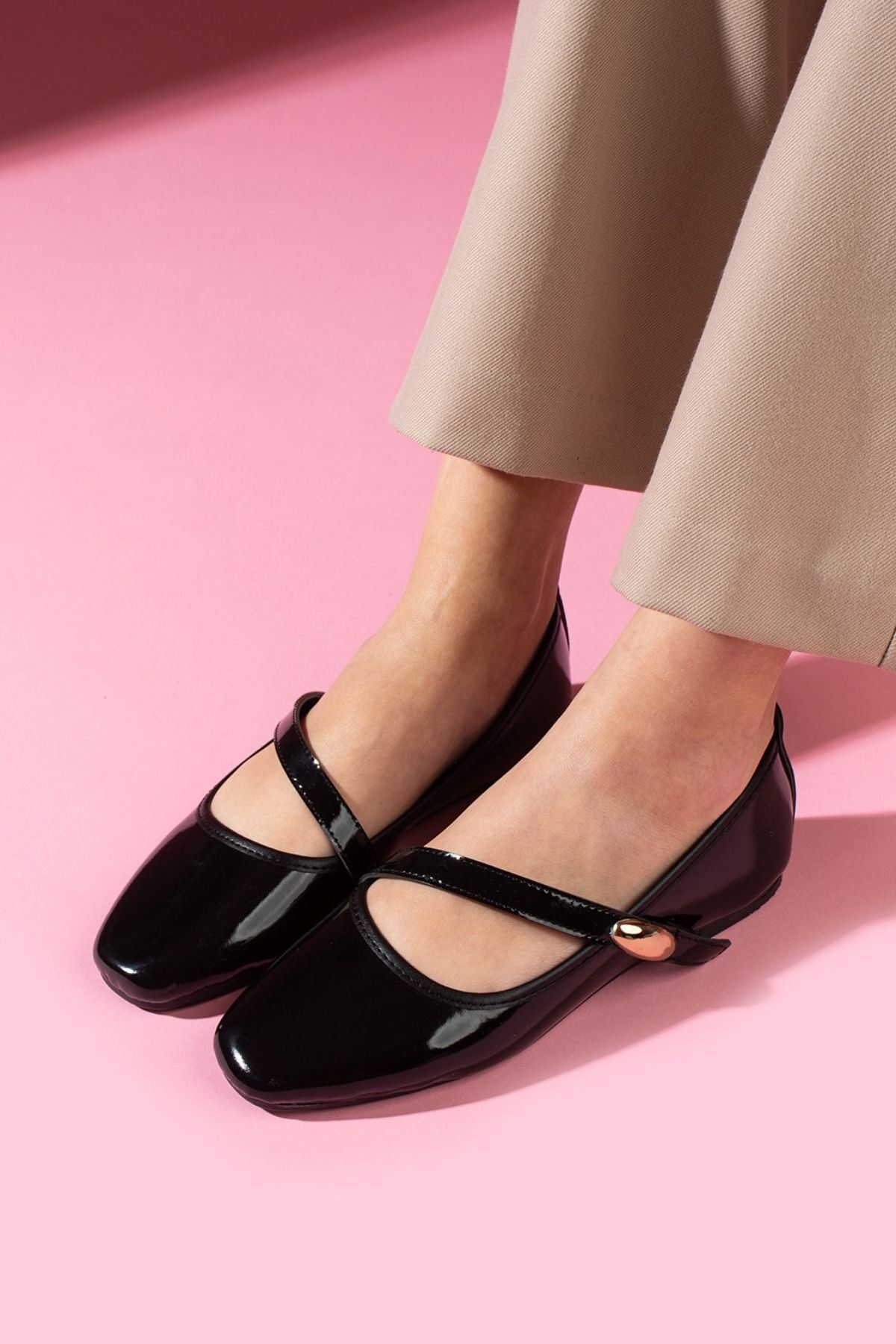 Olivia Siyah Rugan Gold Damla Aksesuarlı İnce Bantlı Babet