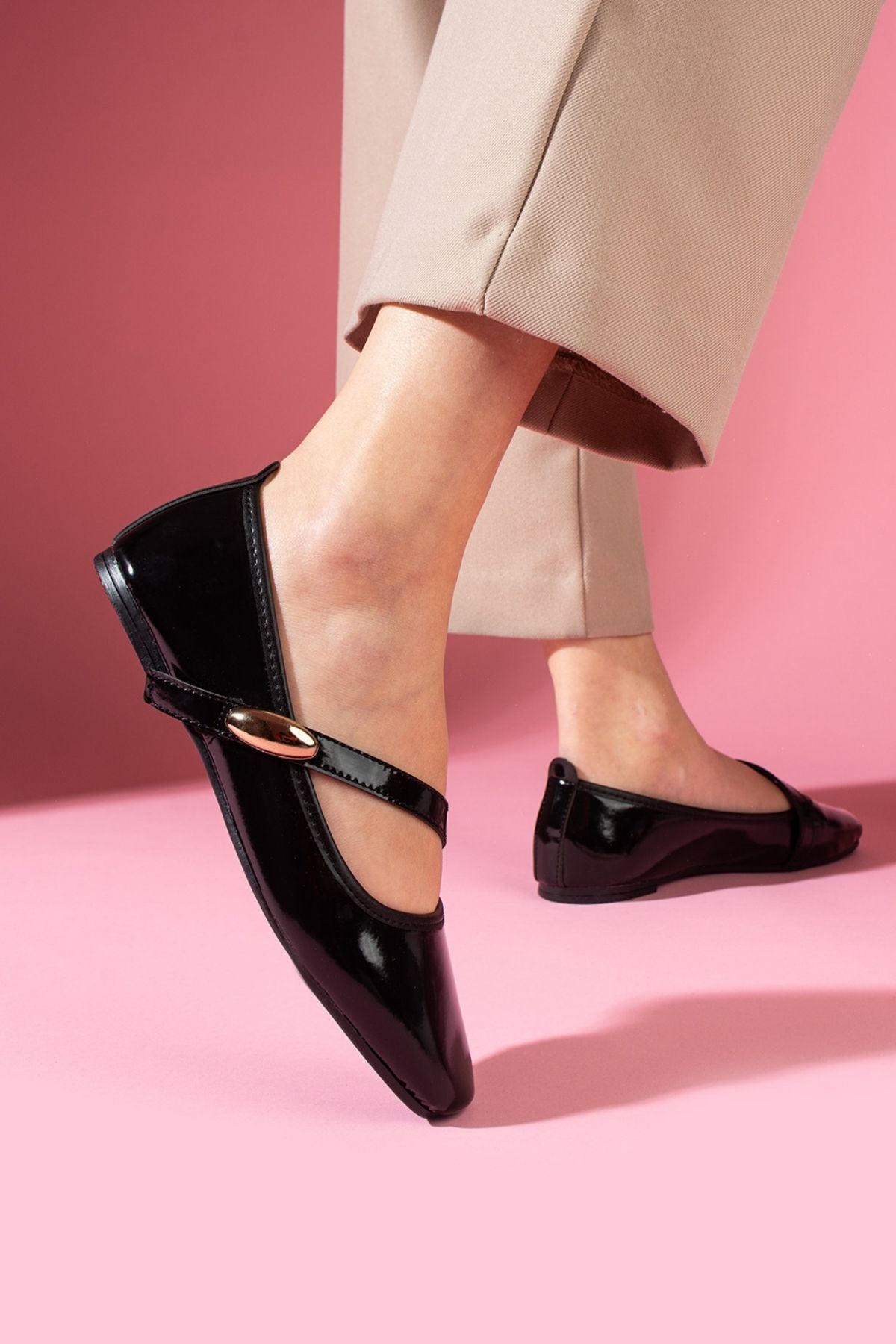 Olivia Siyah Rugan Gold Damla Aksesuarlı İnce Bantlı Babet