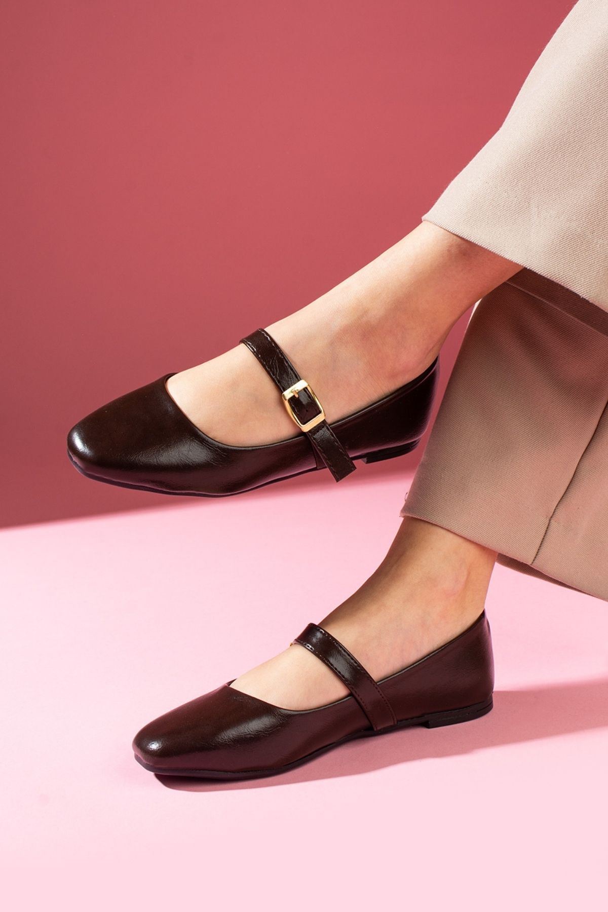 Elise Kahverengi Cilt Gold Tokalı Kemer Bantlı Babet