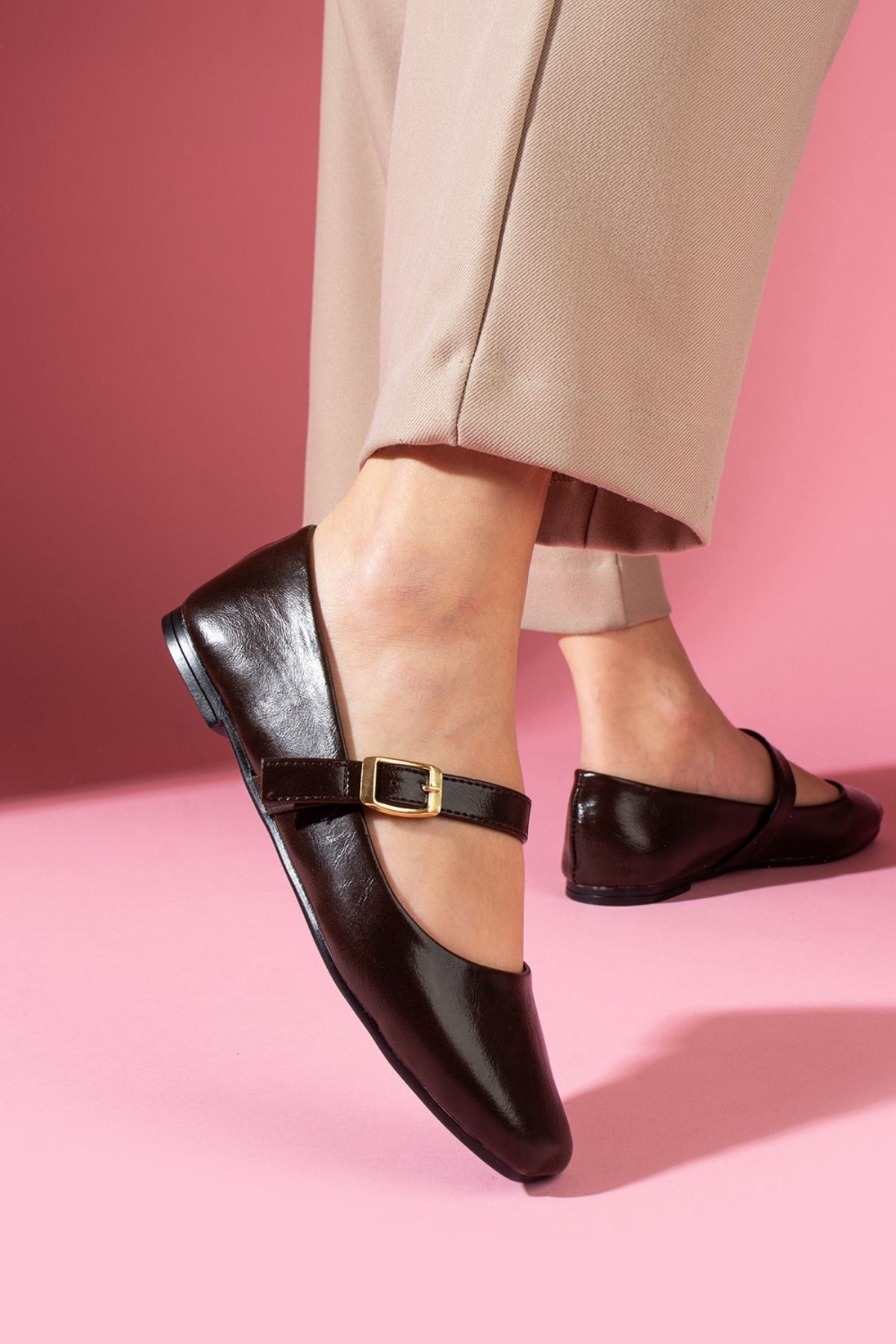 Elise Kahverengi Cilt Gold Tokalı Kemer Bantlı Babet