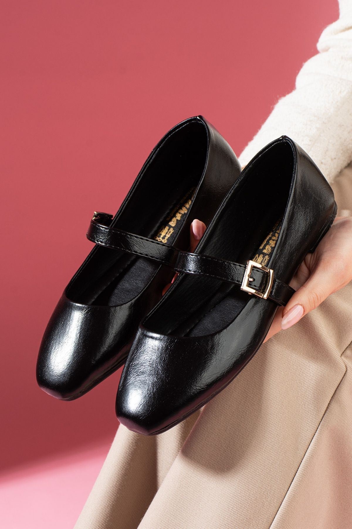 Elise Siyah Cilt Gold Tokalı Kemer Bantlı Babet