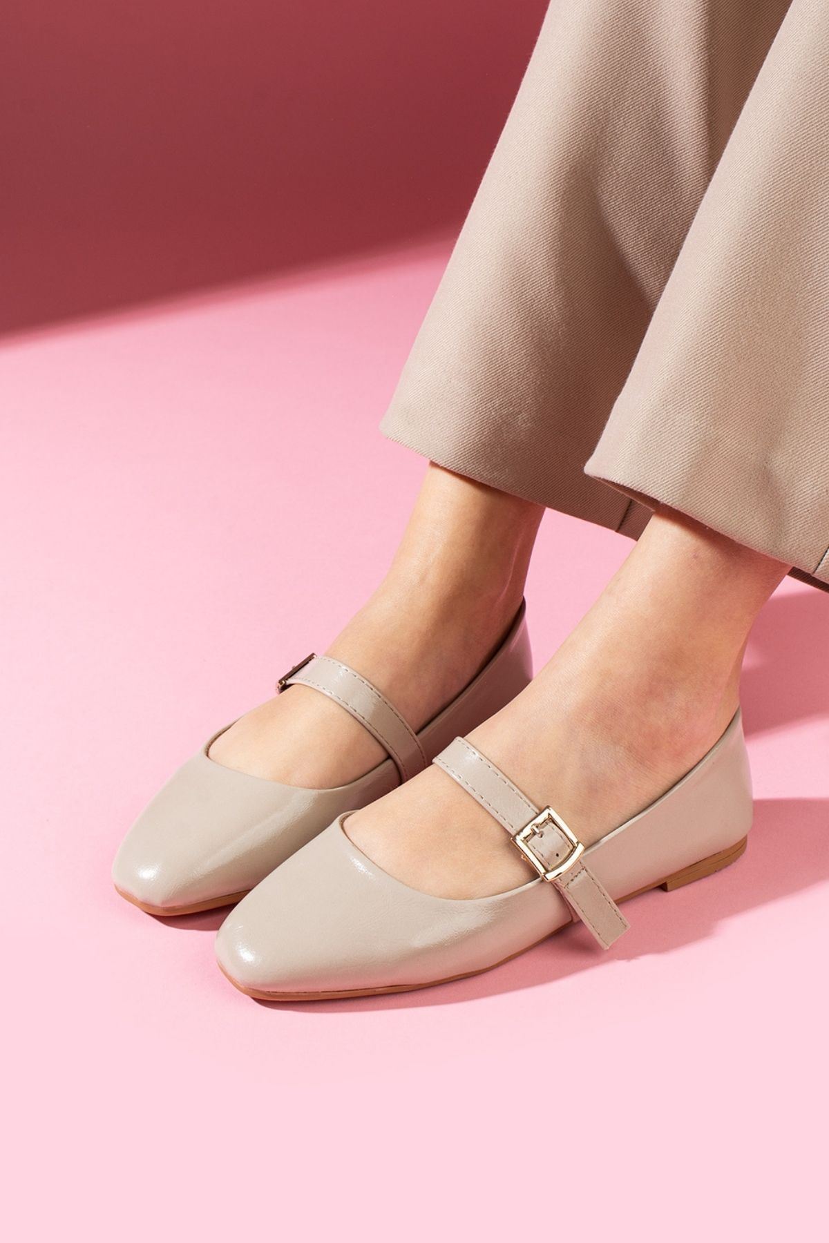 Elise Vizon Cilt Gold Tokalı Kemer Bantlı Babet