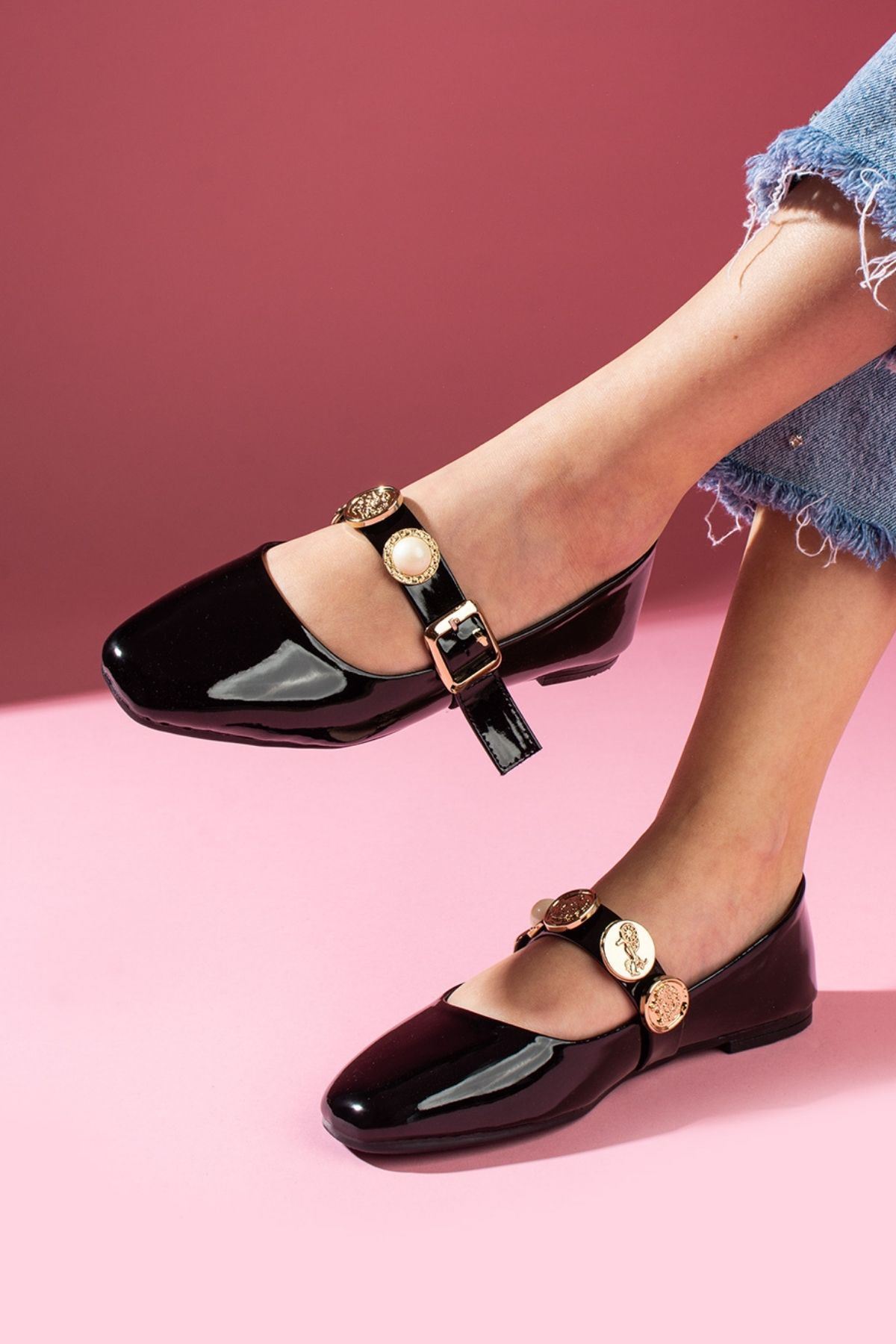 Colette Siyah Rugan Gold Tokalı İnci ve Mühür Aksesuar Bantlı Babet