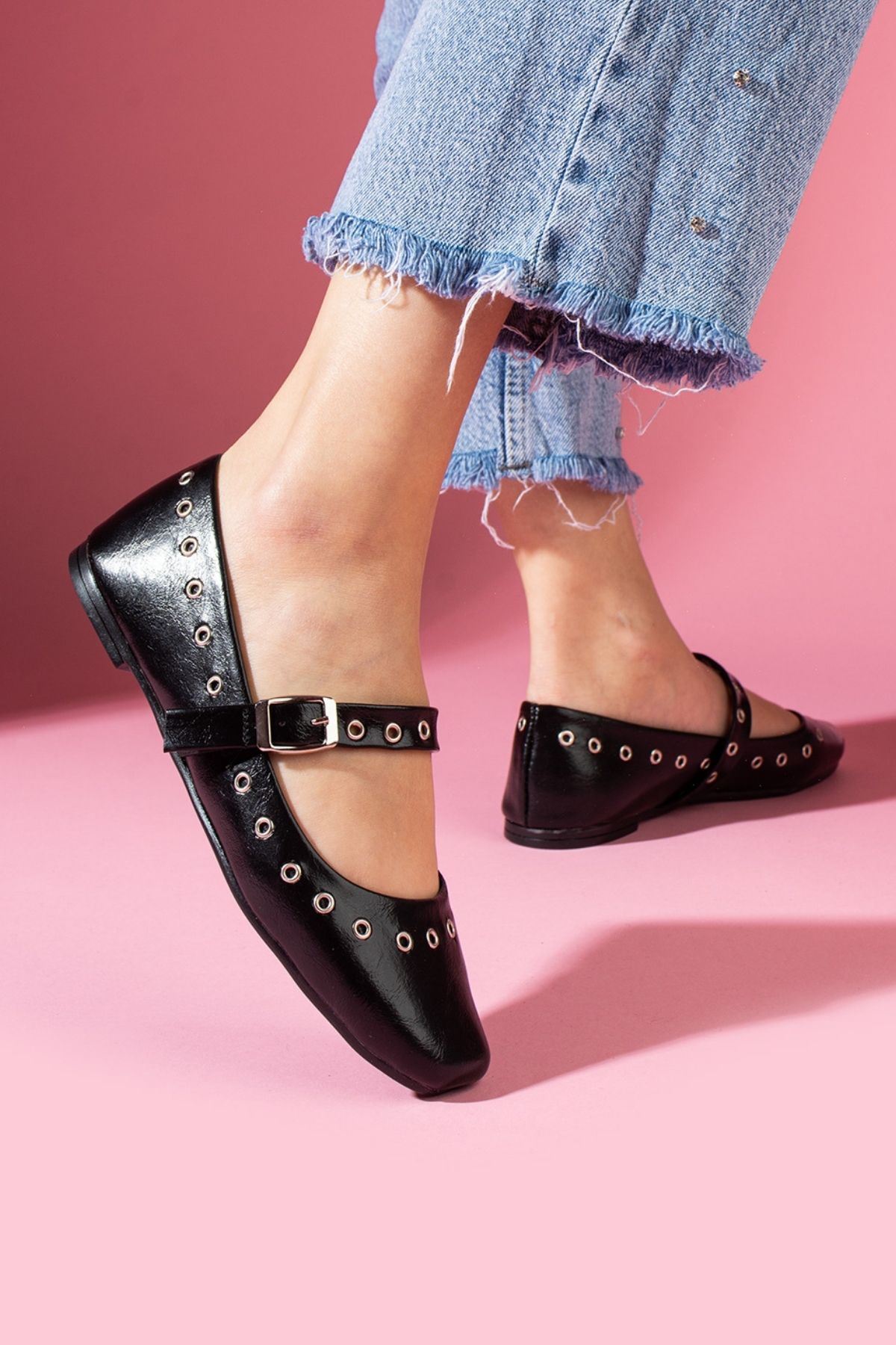 Vento Siyah Cilt Gümüş Halka Detaylı Tokalı Kemer Bantlı Babet