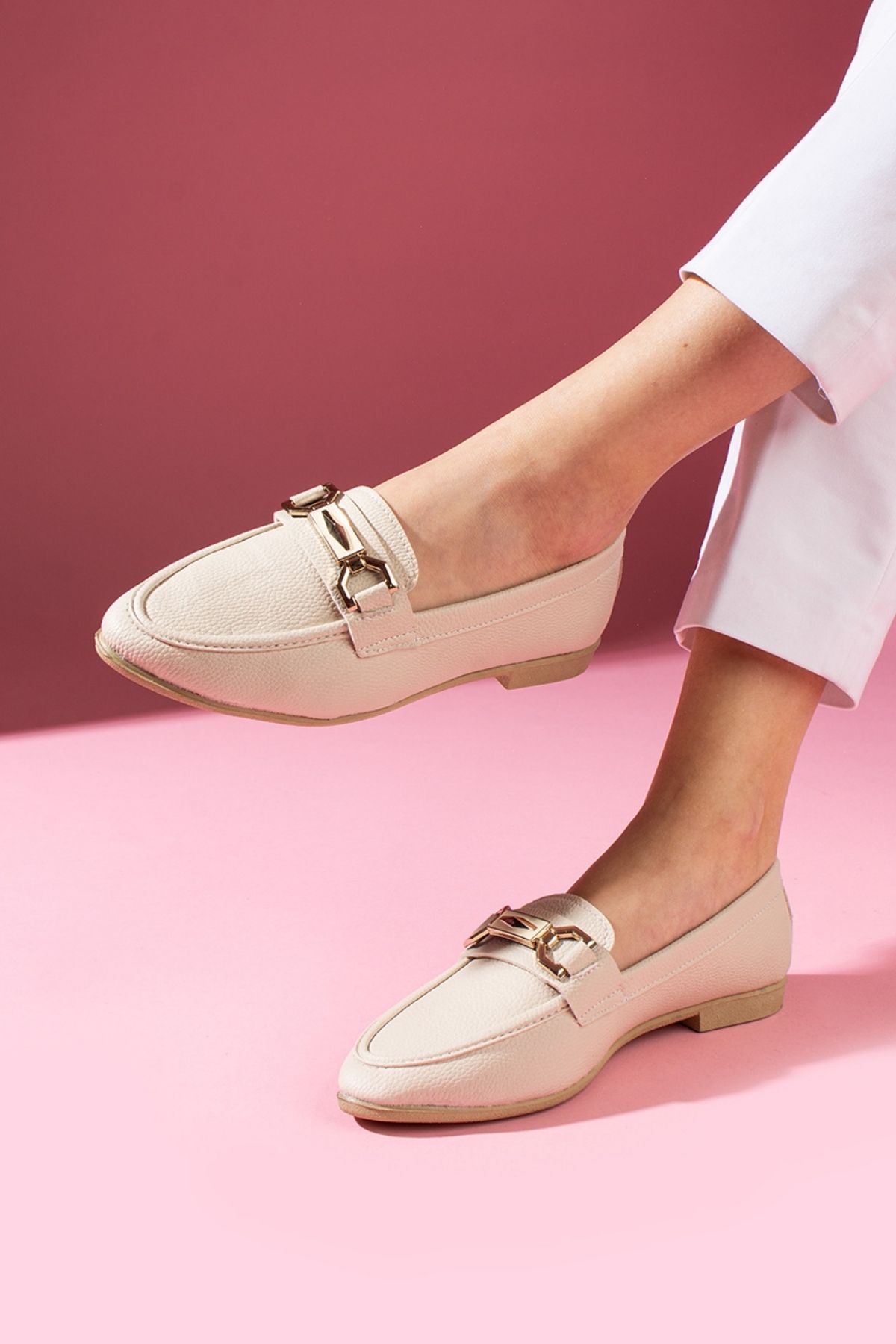 Lucia Bej Gold Zincir Aksesuarlı Loafer Babet