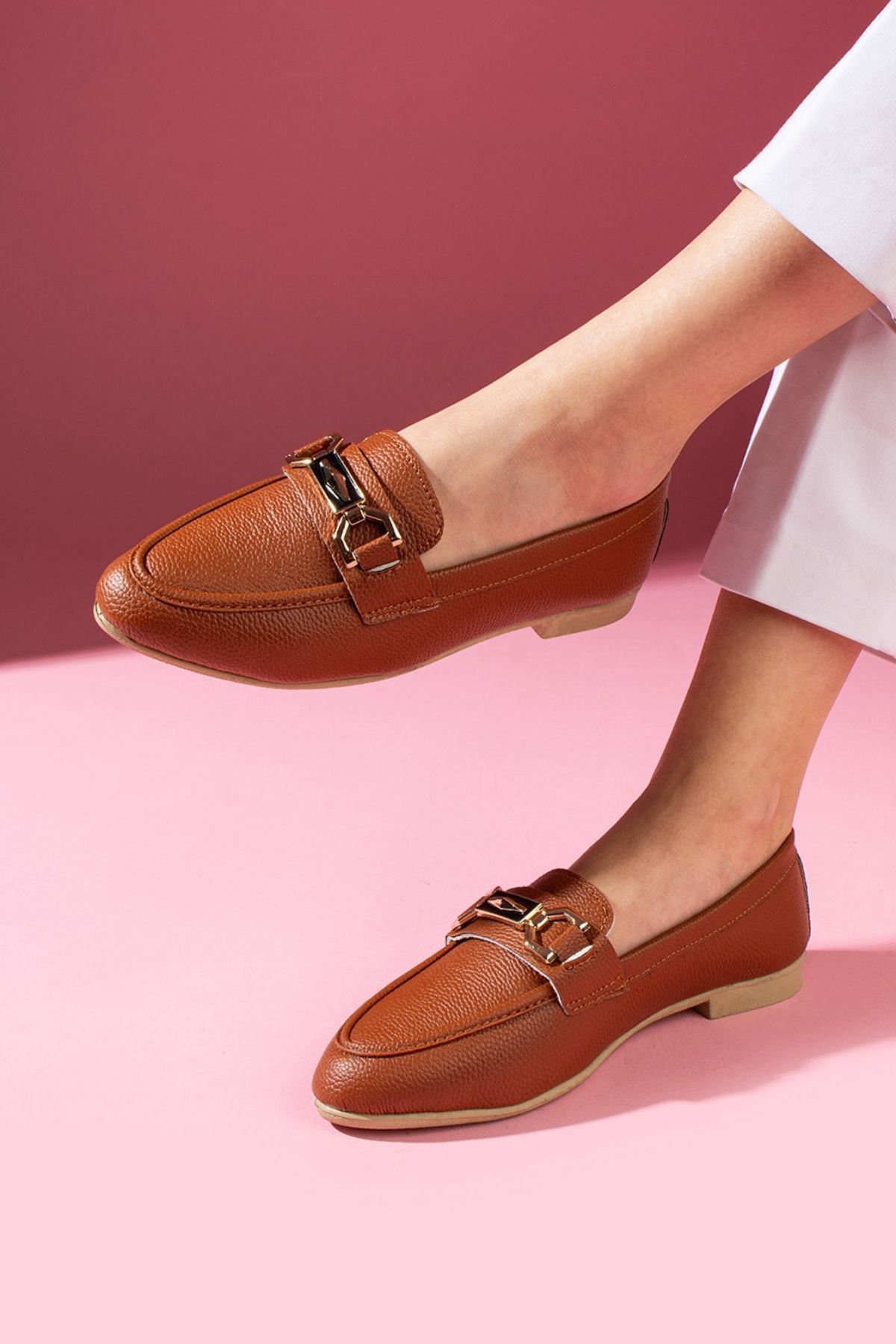 Lucia Taba Gold Zincir Aksesuarlı Loafer Babet