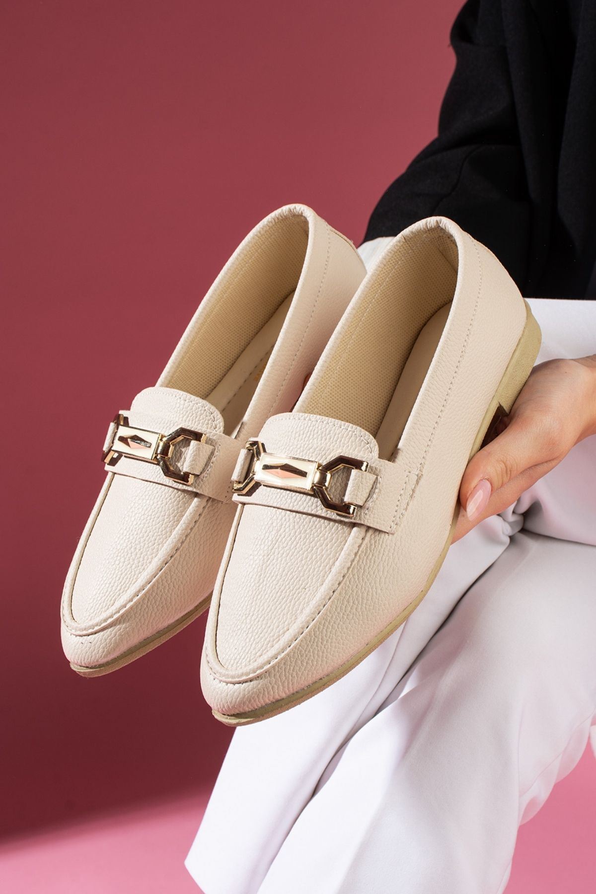 Lucia Bej Gold Zincir Aksesuarlı Loafer Babet