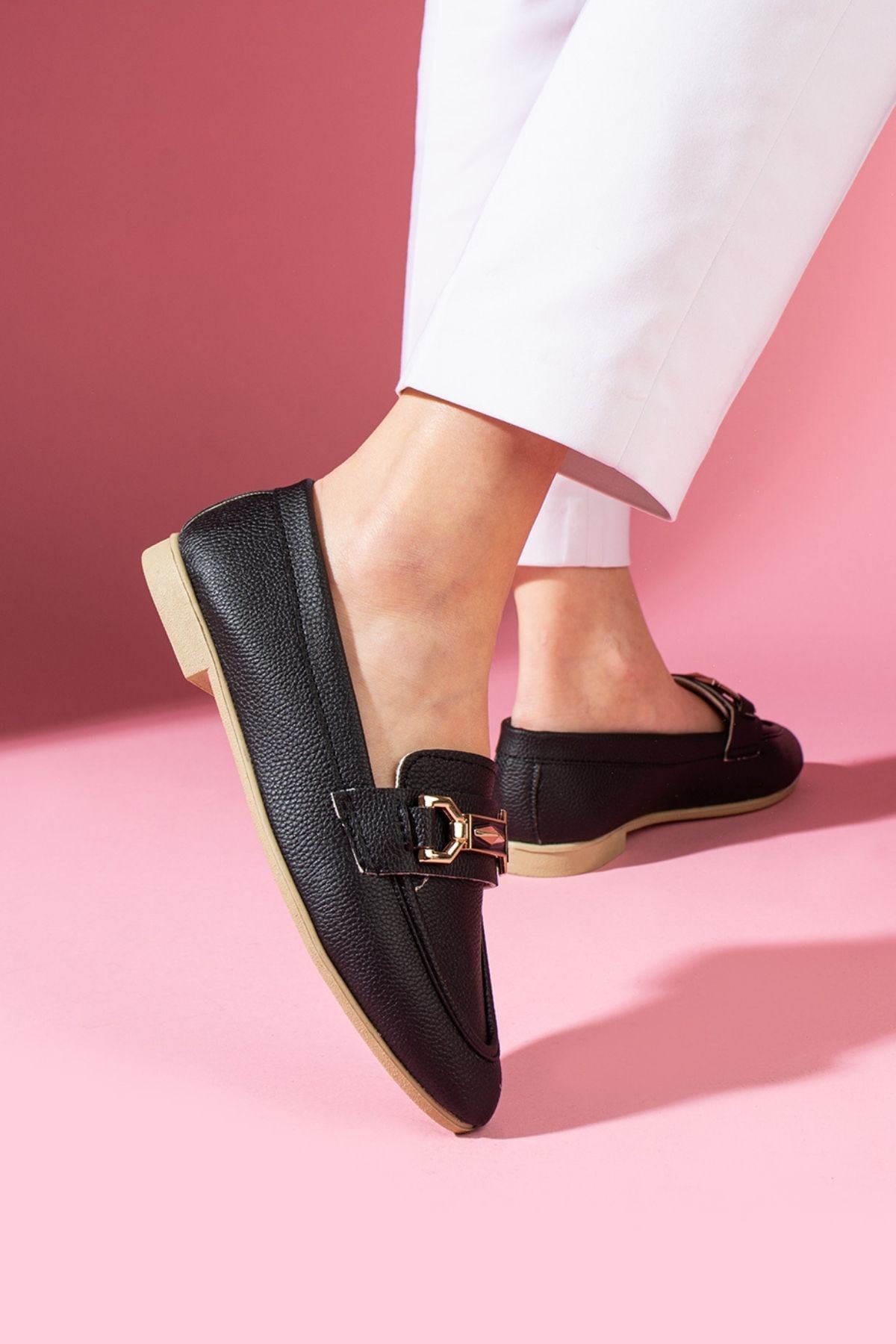 Lucia Siyah Gold Zincir Aksesuarlı Loafer Babet