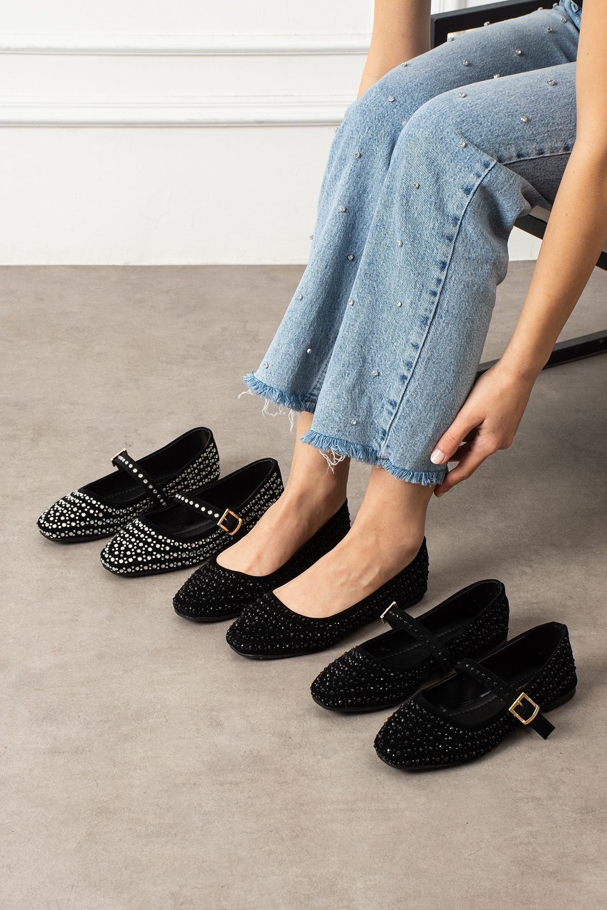 Renata Siyah Süet Taş İşlemeli Gold Tokalı Kemer Bantlı Babet