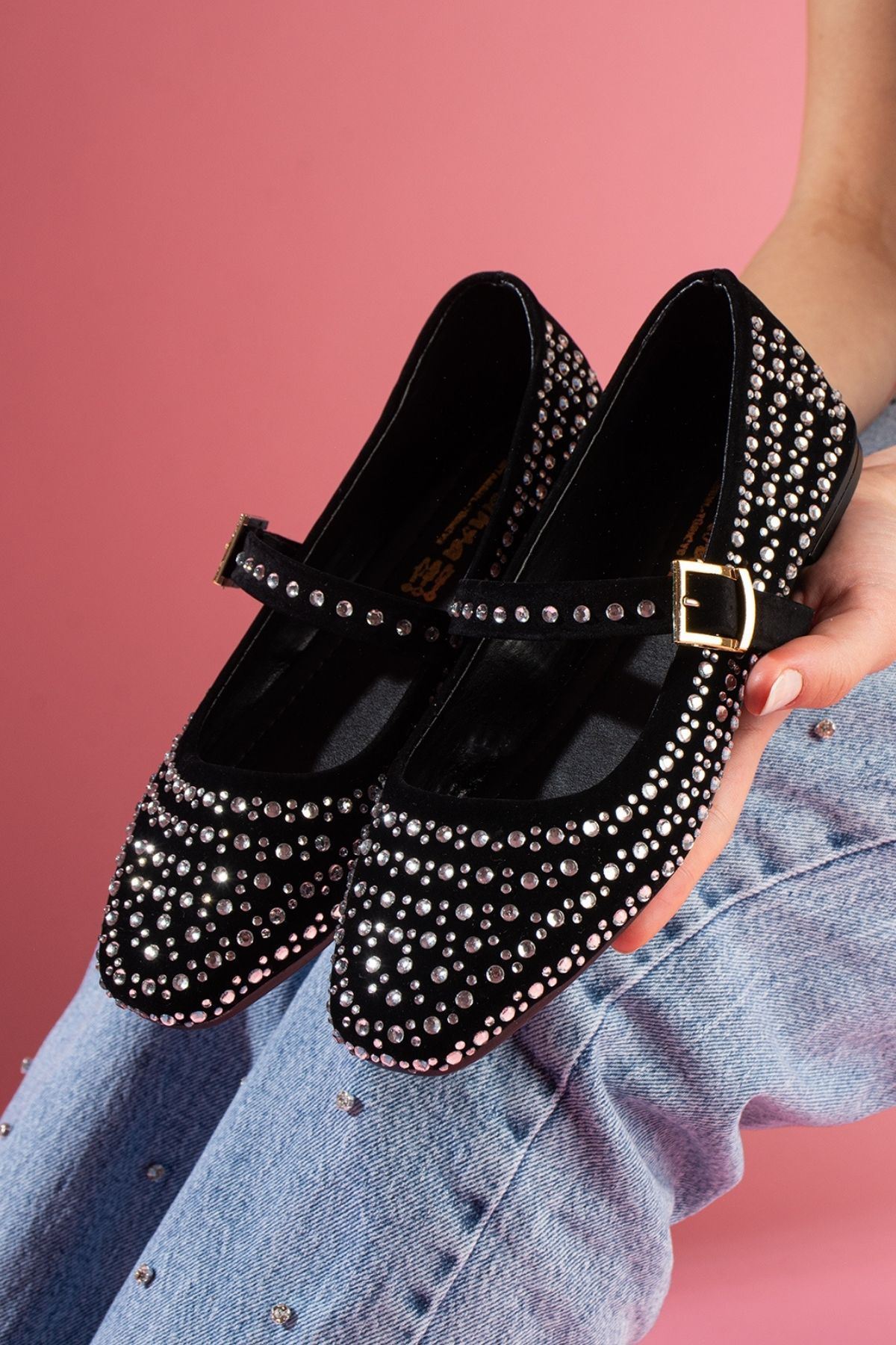 Renata Siyah Süet Kristal Taş İşlemeli Gold Tokalı Kemer Bantlı Babet