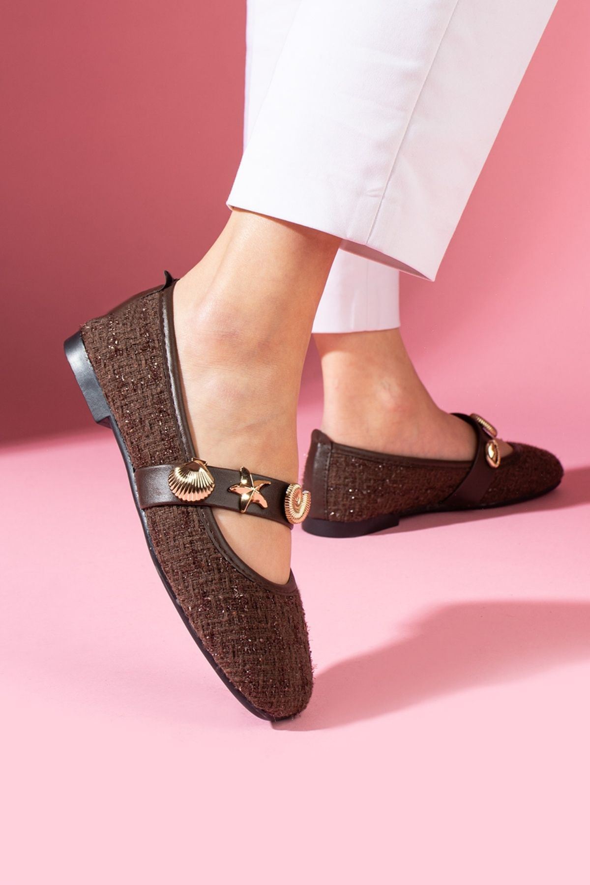 Veneta Kahverengi Simli Kumaş Deniz Kabuğu Yıldız Aksesuar Bantlı Babet