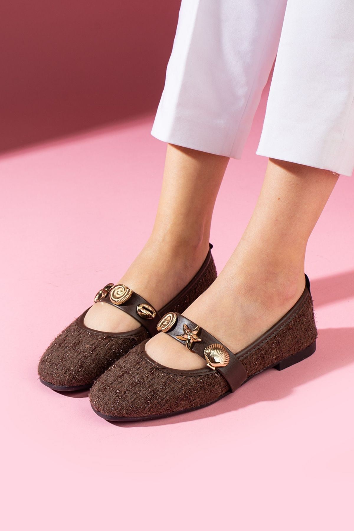 Veneta Kahverengi Simli Kumaş Deniz Kabuğu Yıldız Aksesuar Bantlı Babet