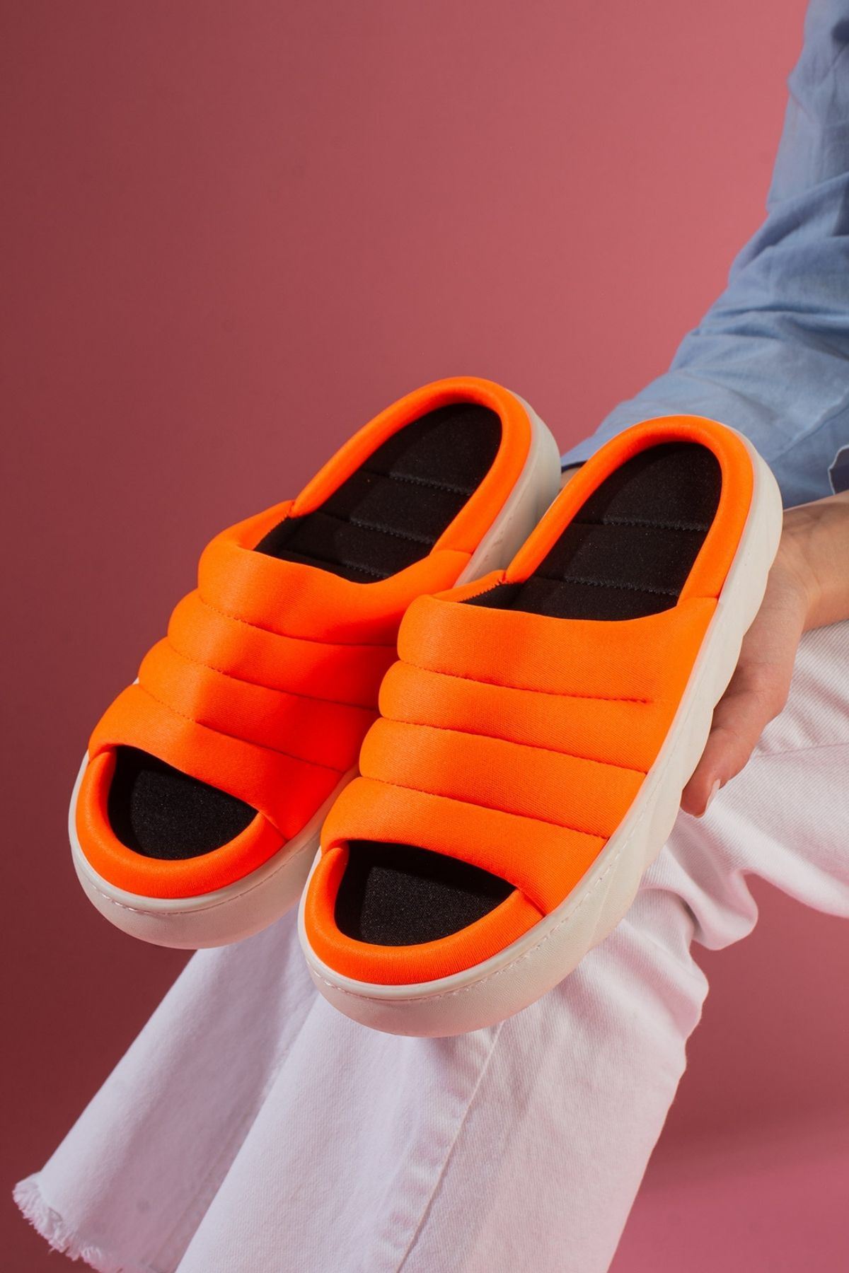 Avenza Turuncu İçi Siyah Ultra Hafif Bulut Tabanlı Dolgu Bantlı Terlik